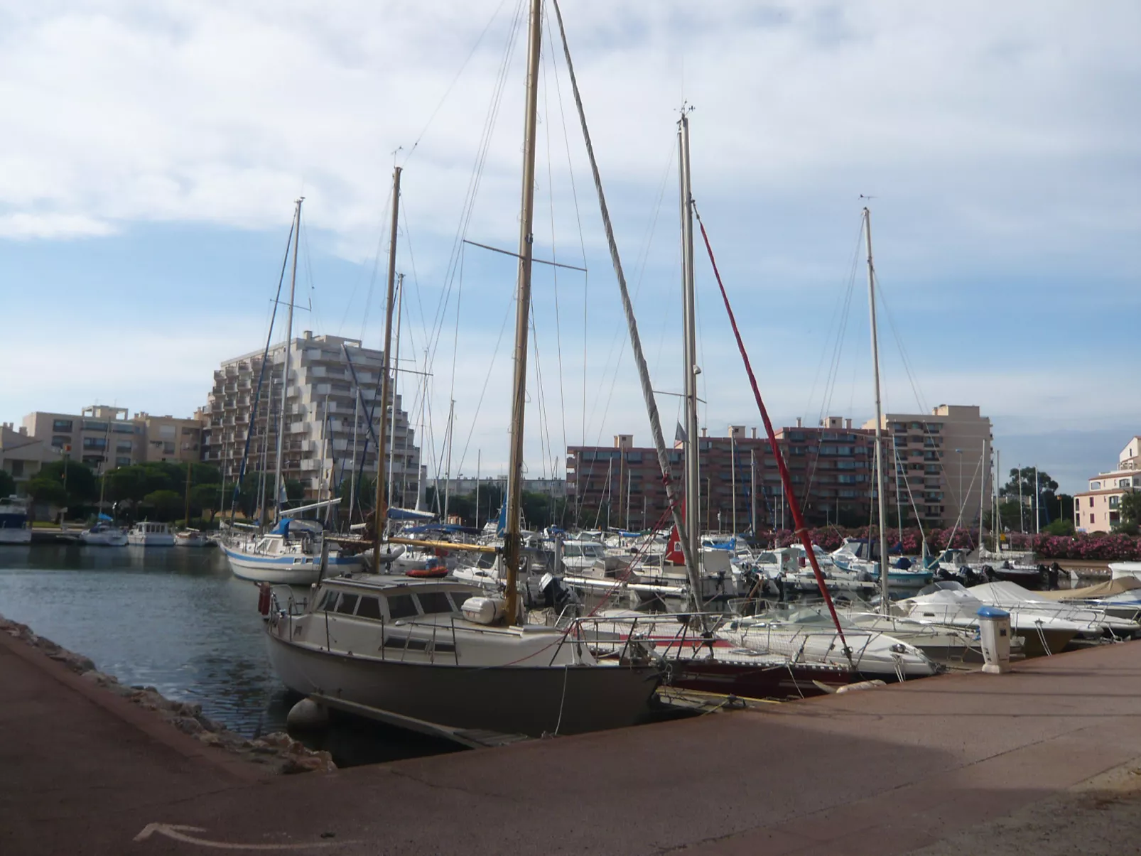 Les Marines de Port Canet-Outside