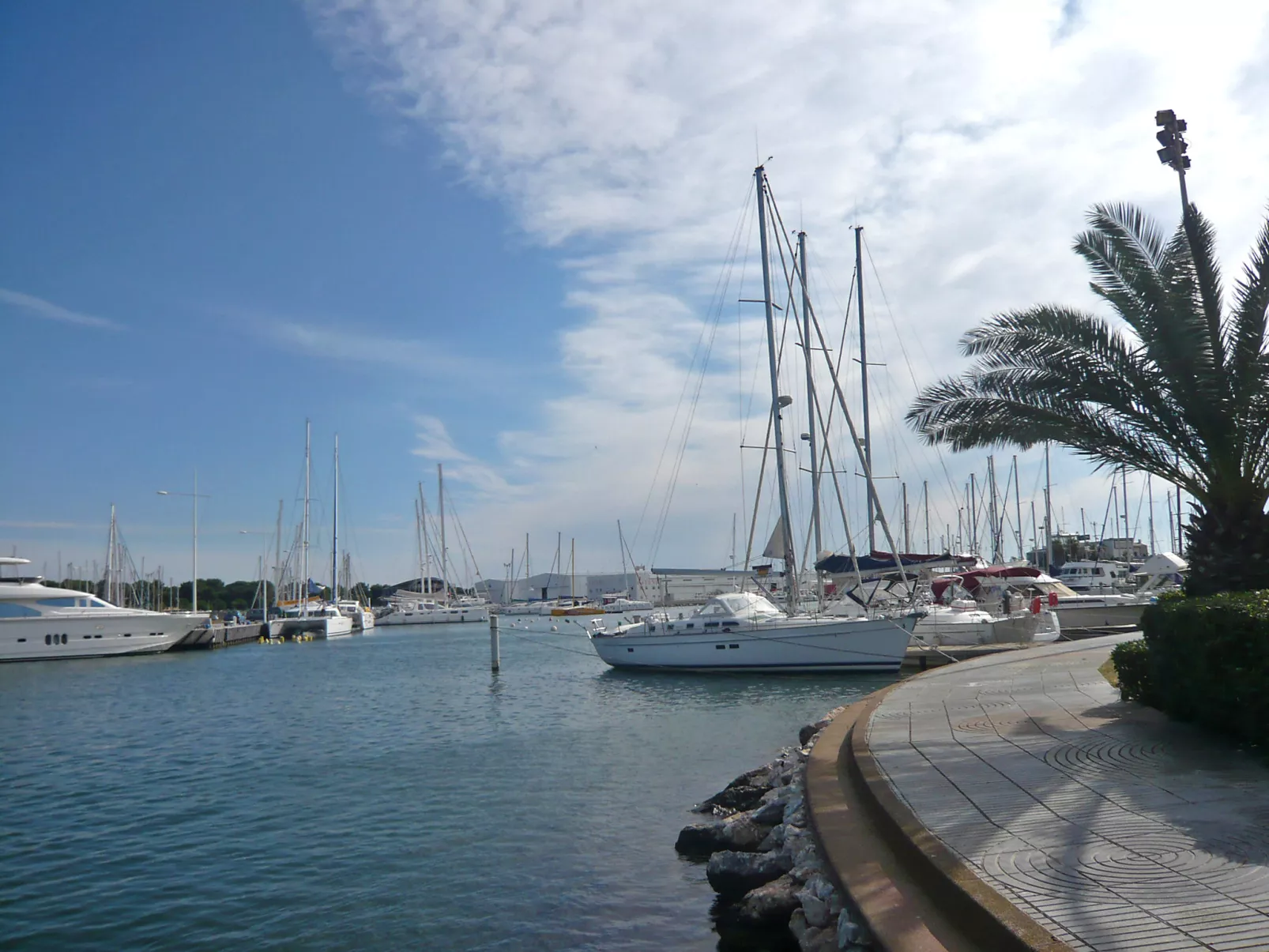Les Marines de Port Canet-Outside