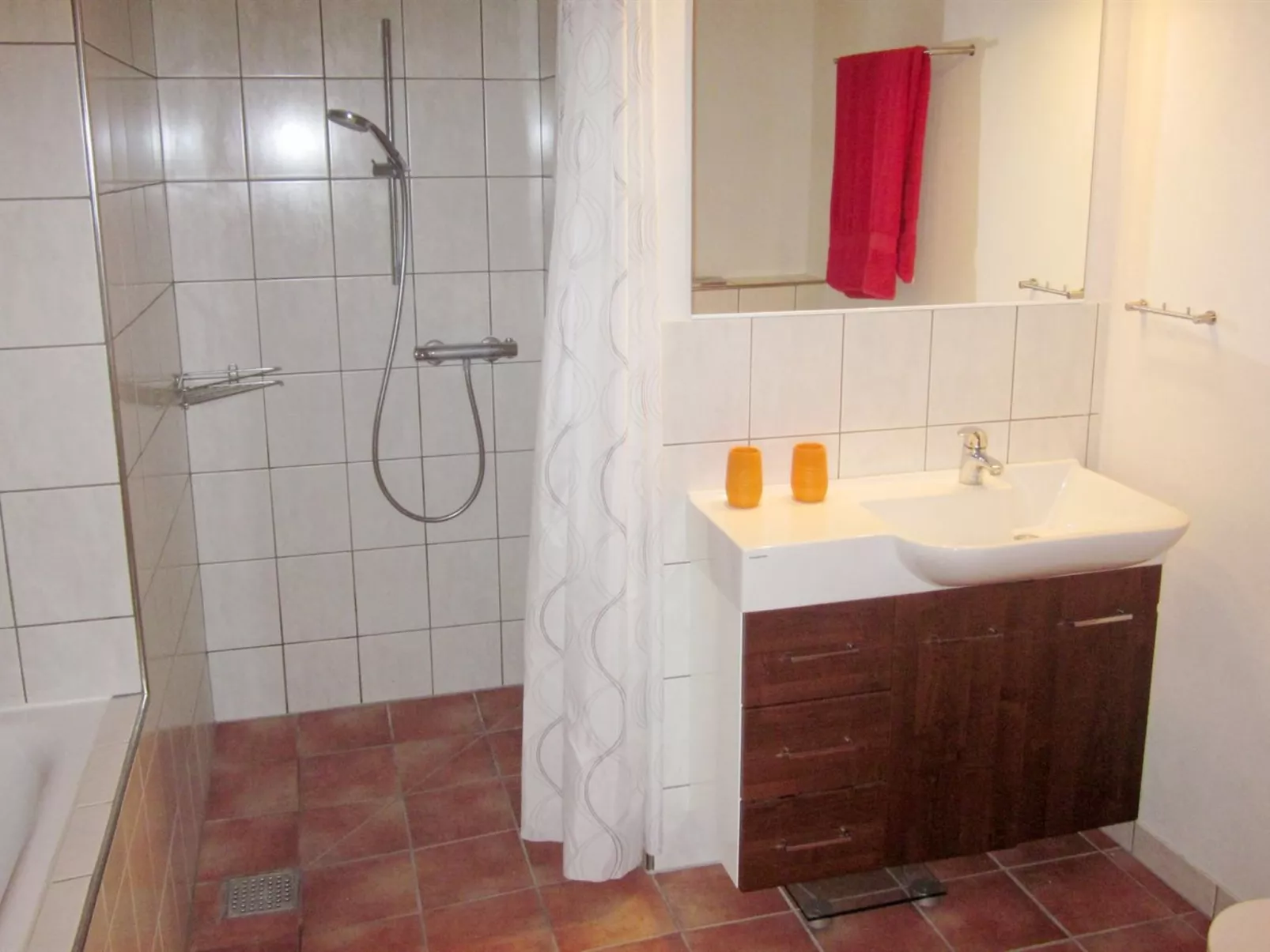 "Heming" - 100m from the sea-Drinnen