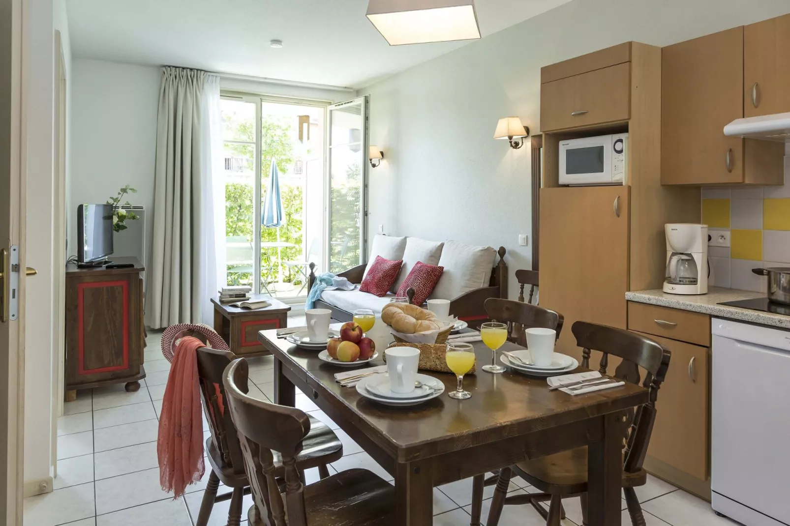 Le Domaine des Rois 3-Living room