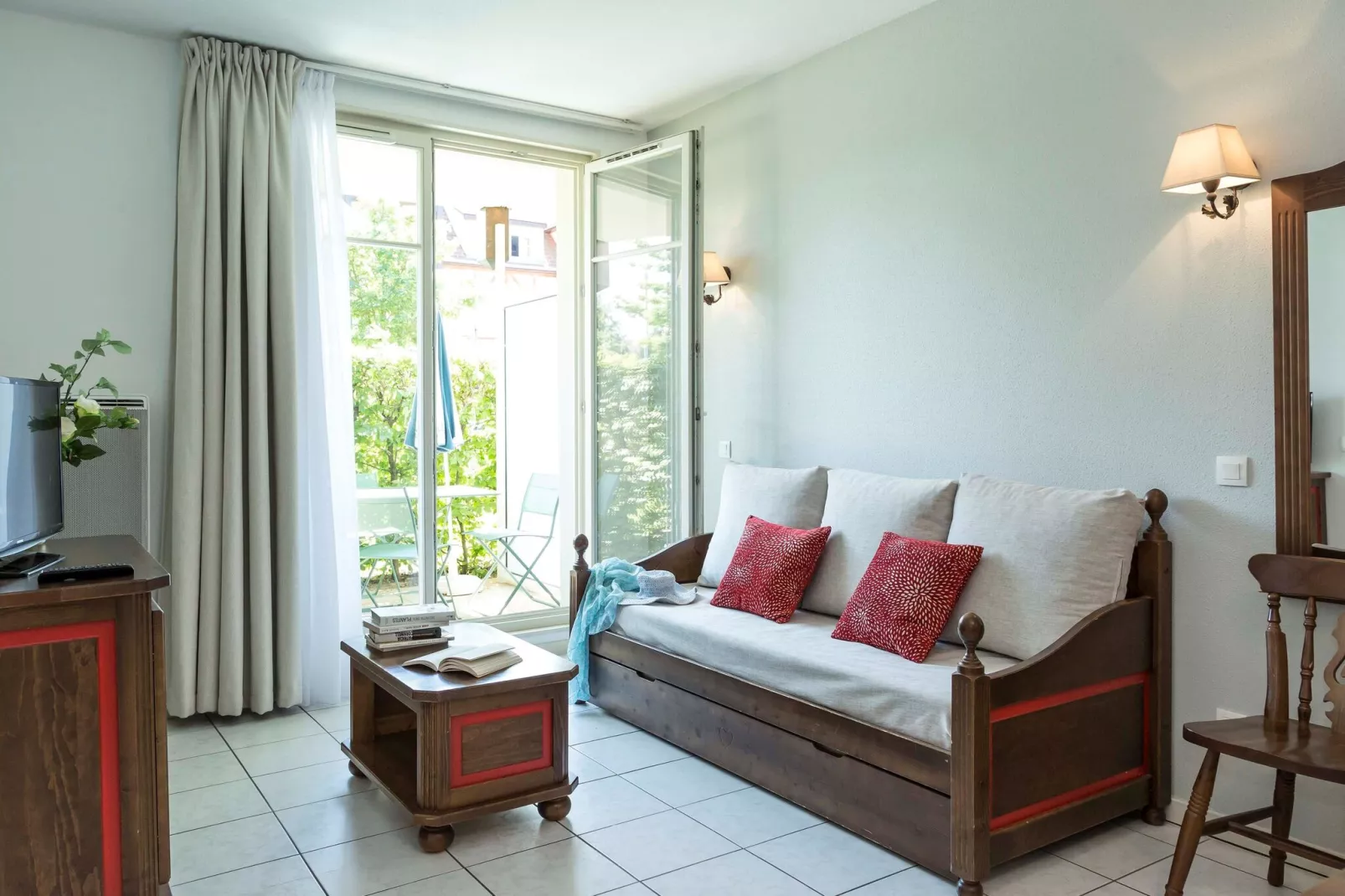 Le Domaine des Rois 3-Living room