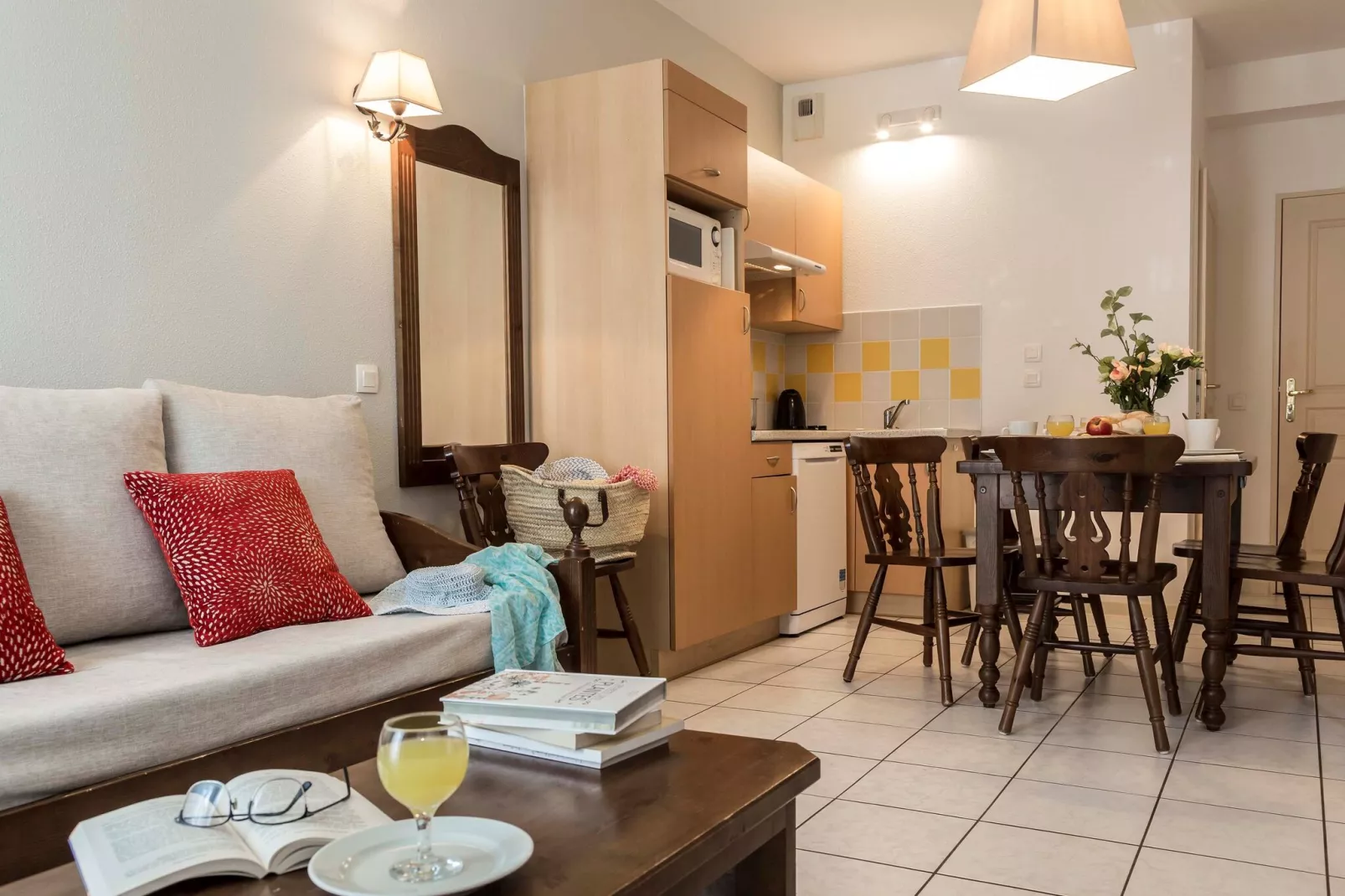 Le Domaine des Rois 3-Living room