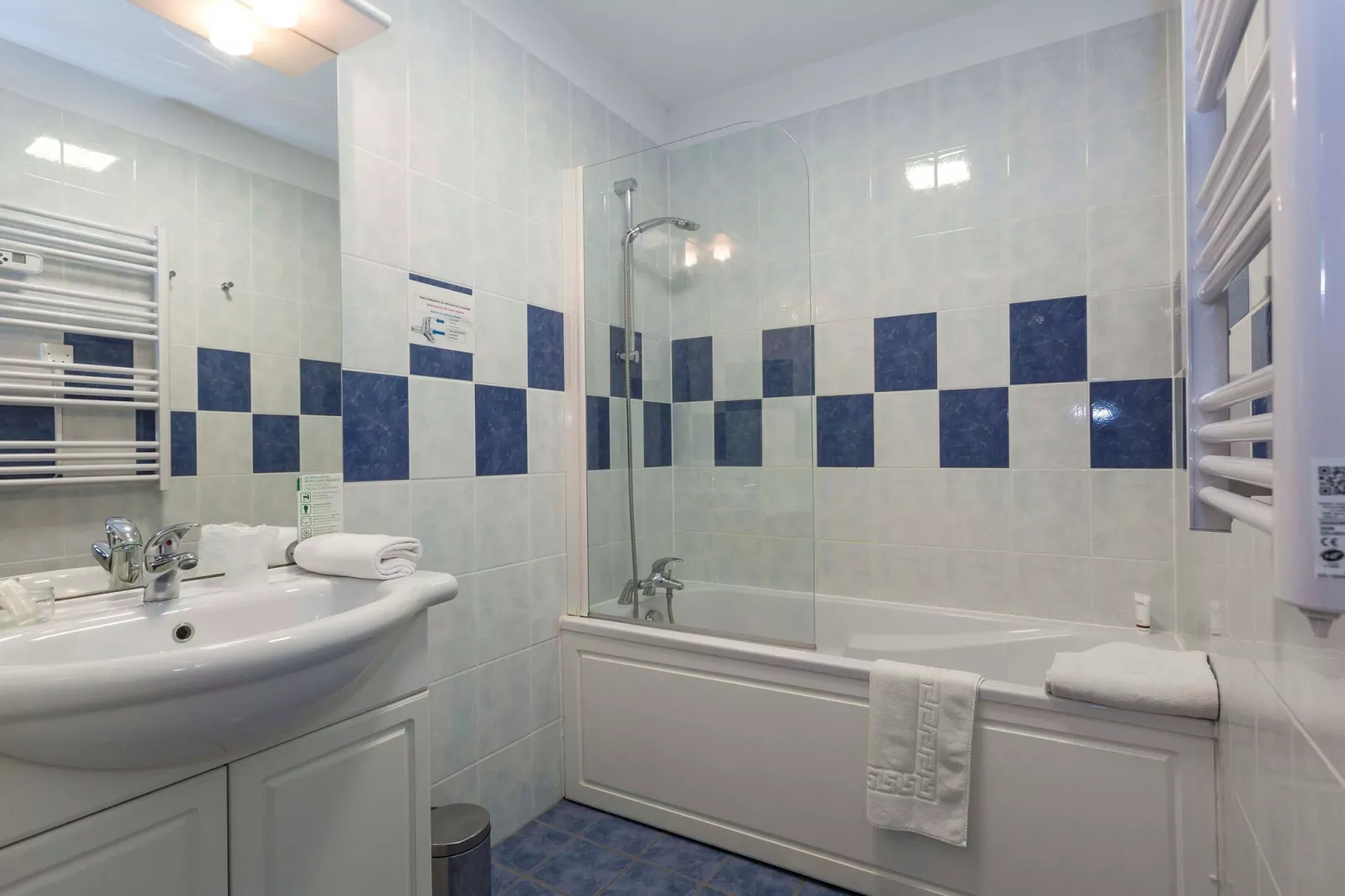 Le Domaine des Rois 3-Bathroom