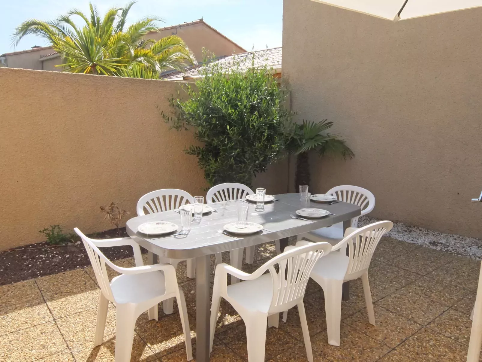 Les Capellanes-Outside