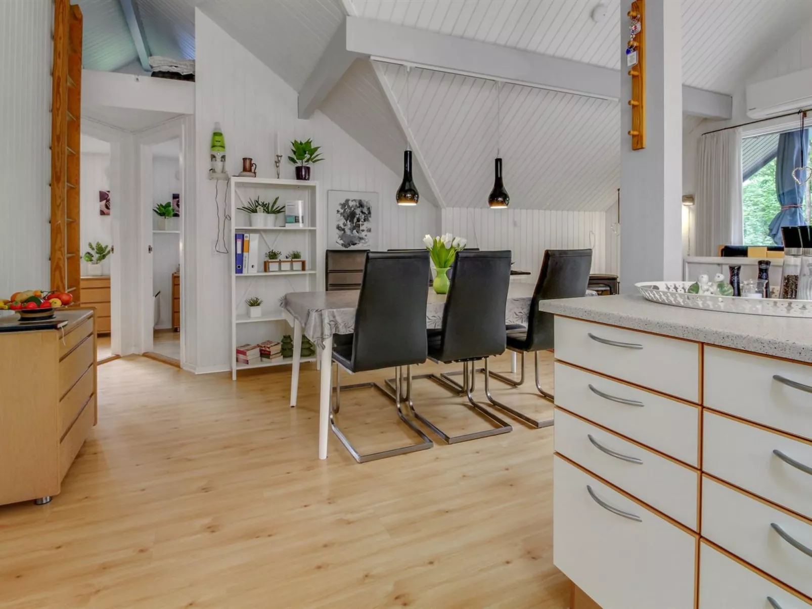 "Asulf" - 31km from the sea-Inside