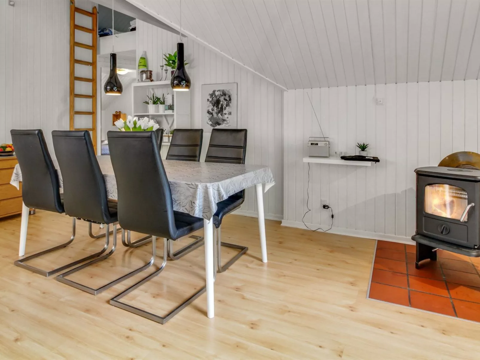 "Asulf" - 31km from the sea-Inside