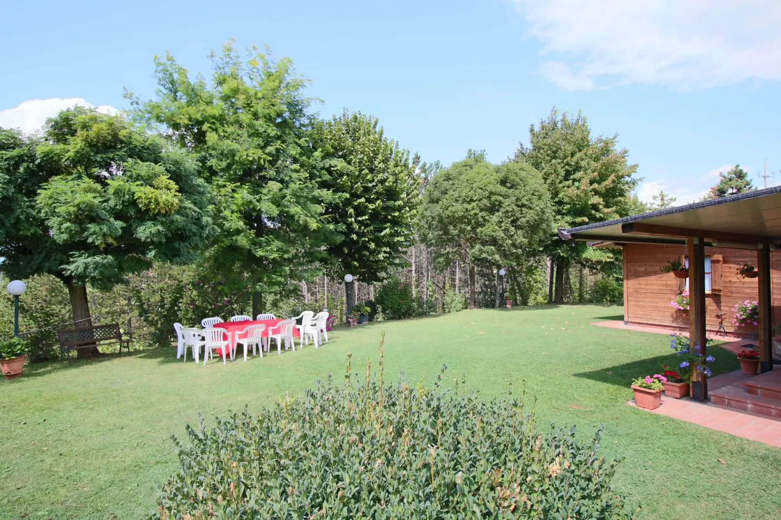 Casa Lauretta-Gardens summer