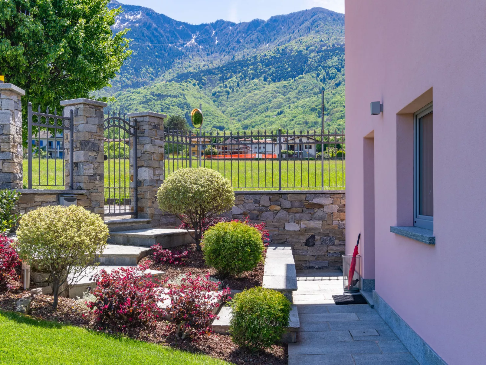 Orchidea (CCO555)-Outside