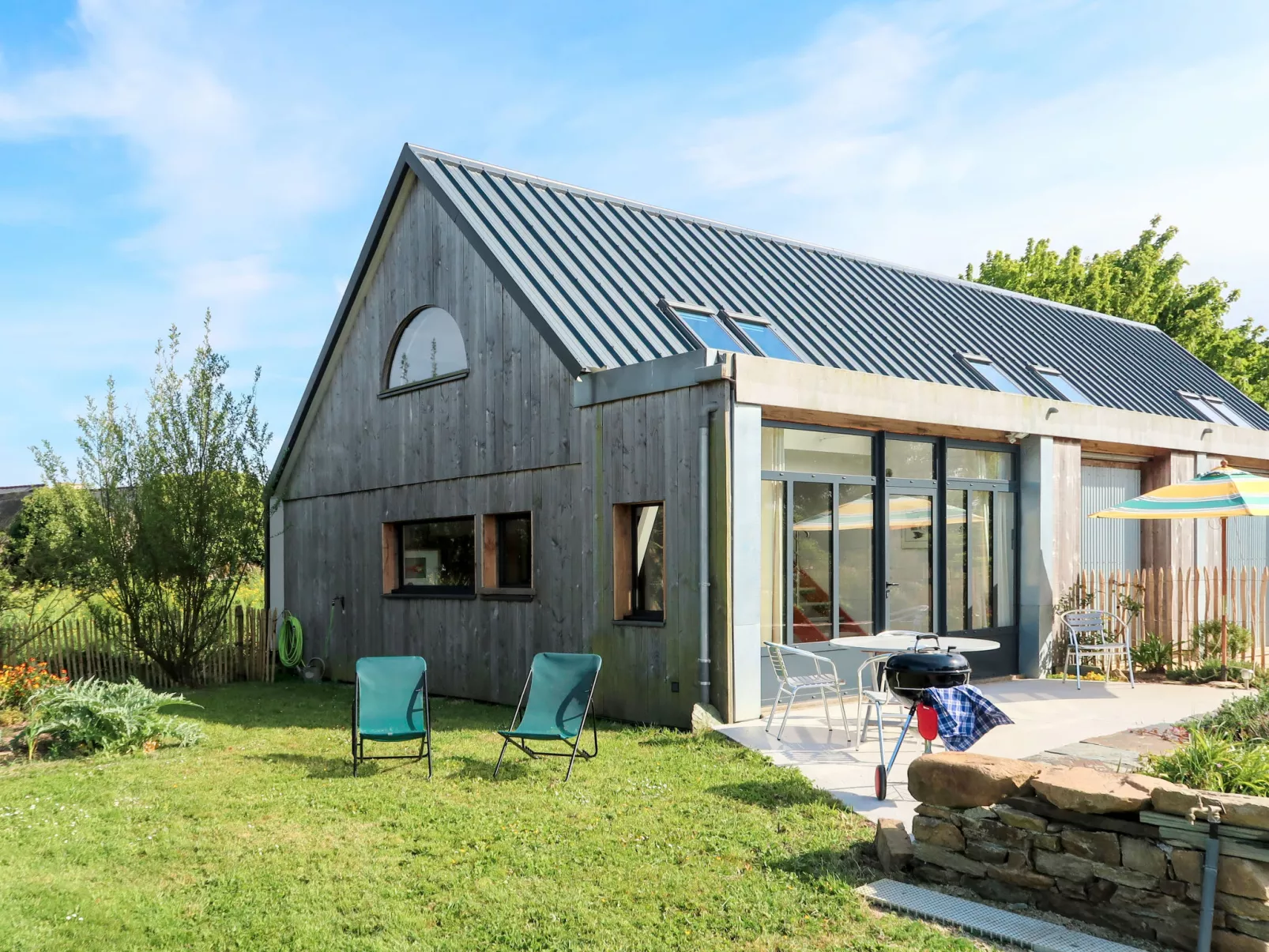 L'Atelier-Outside