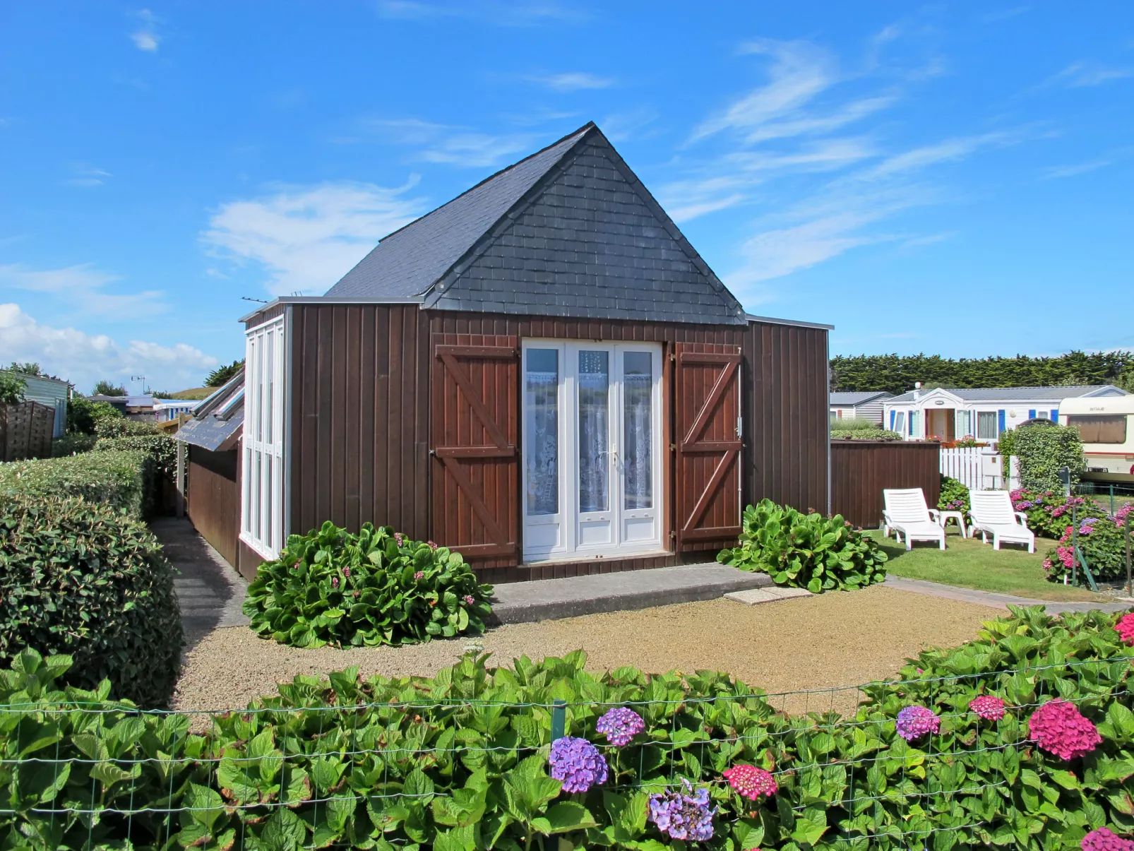 Petit Chalet à la Plage-Outside
