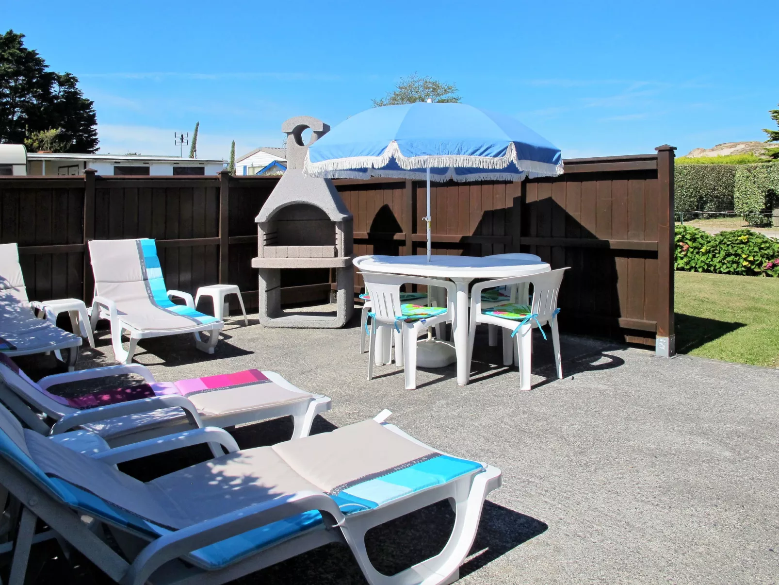 Petit Chalet à la Plage-Outside