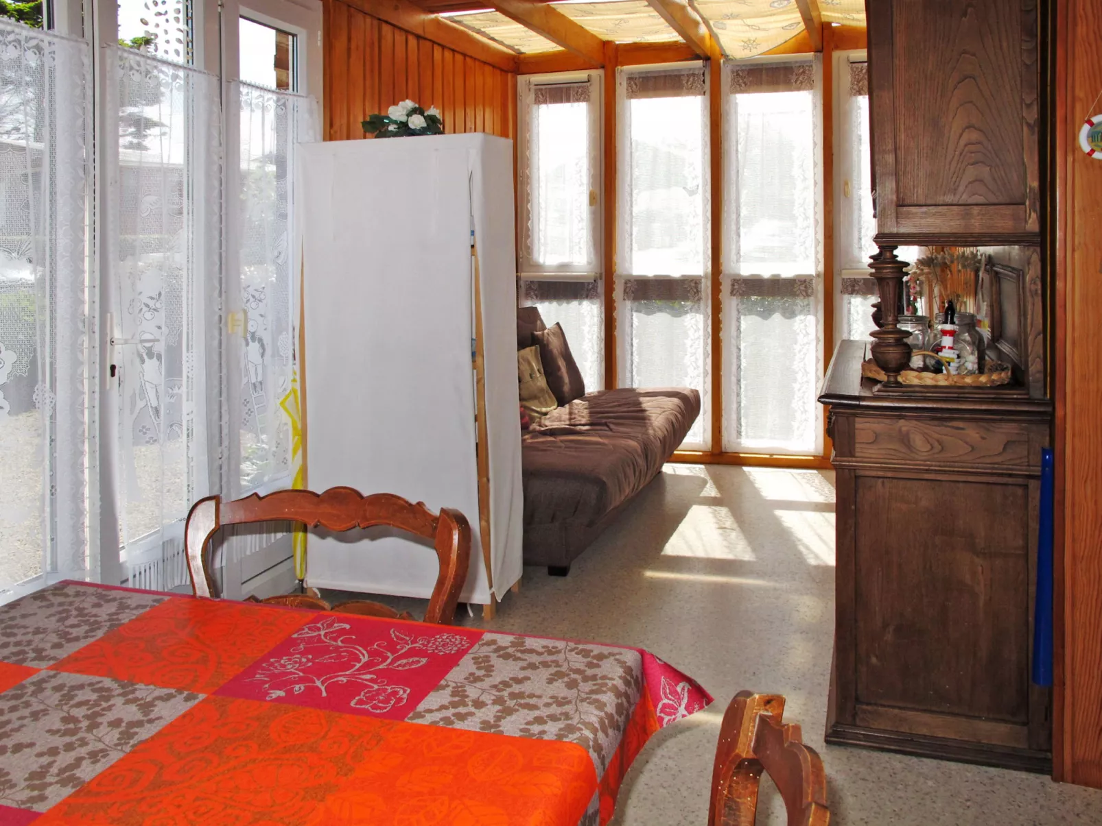 Petit Chalet à la Plage-Inside