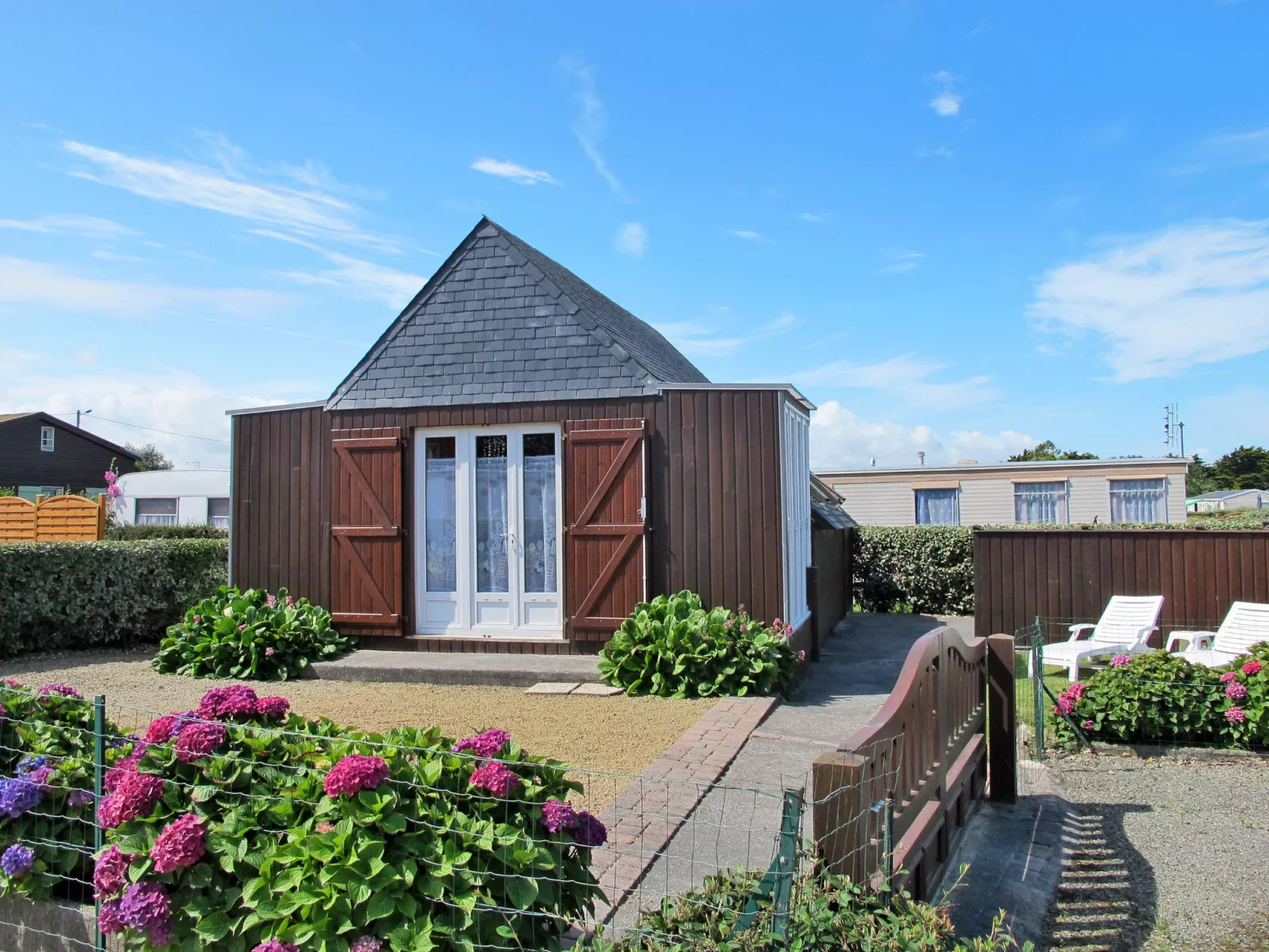 Petit Chalet à la Plage-Outside