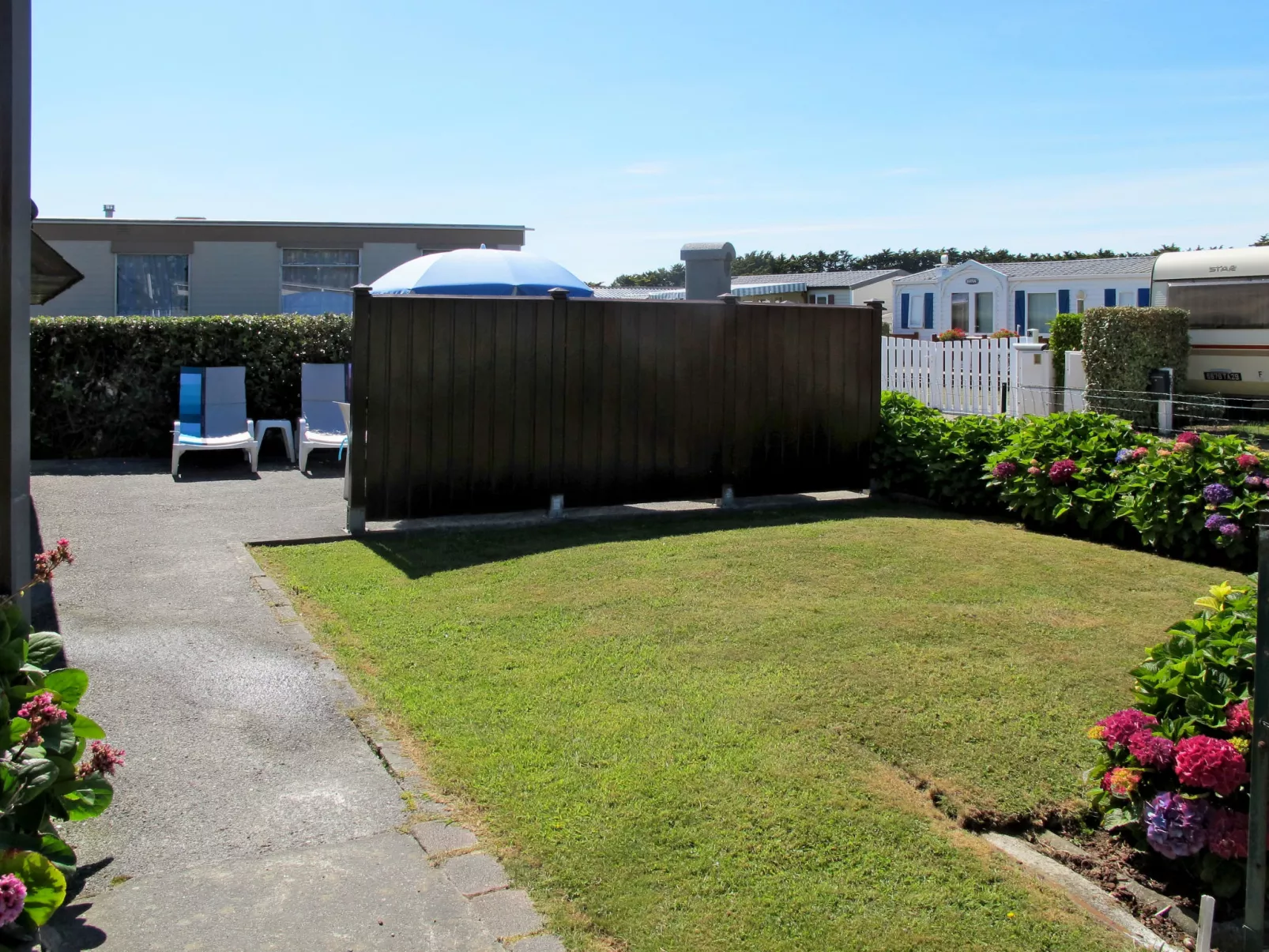 Petit Chalet à la Plage-Outside