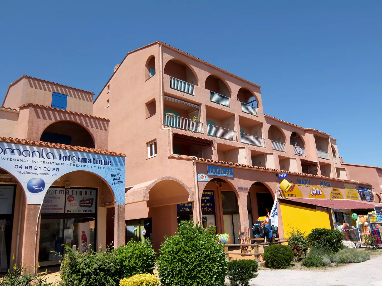 Le Central Beach-Outside