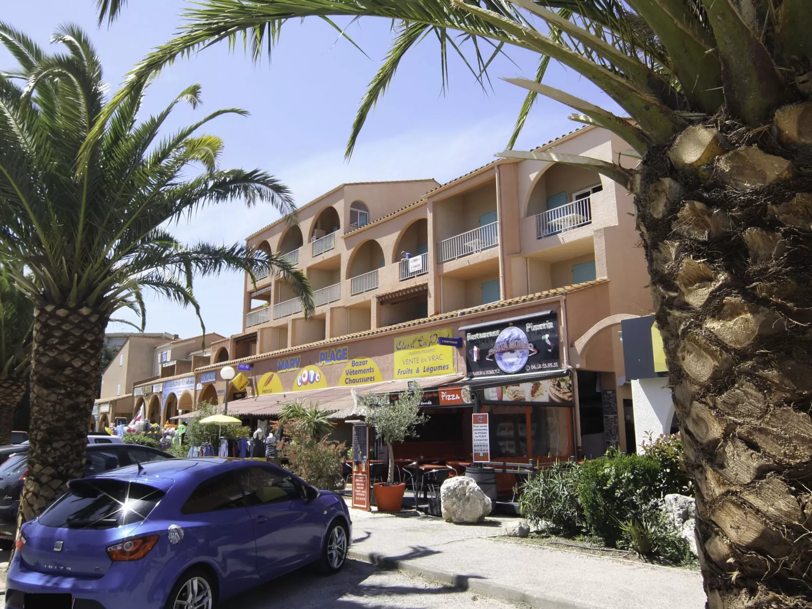 Le Central Beach-Outside