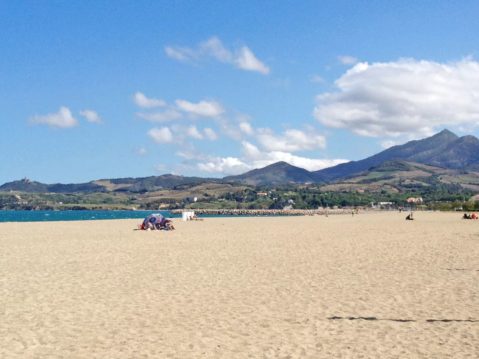 Le Central Beach-Area