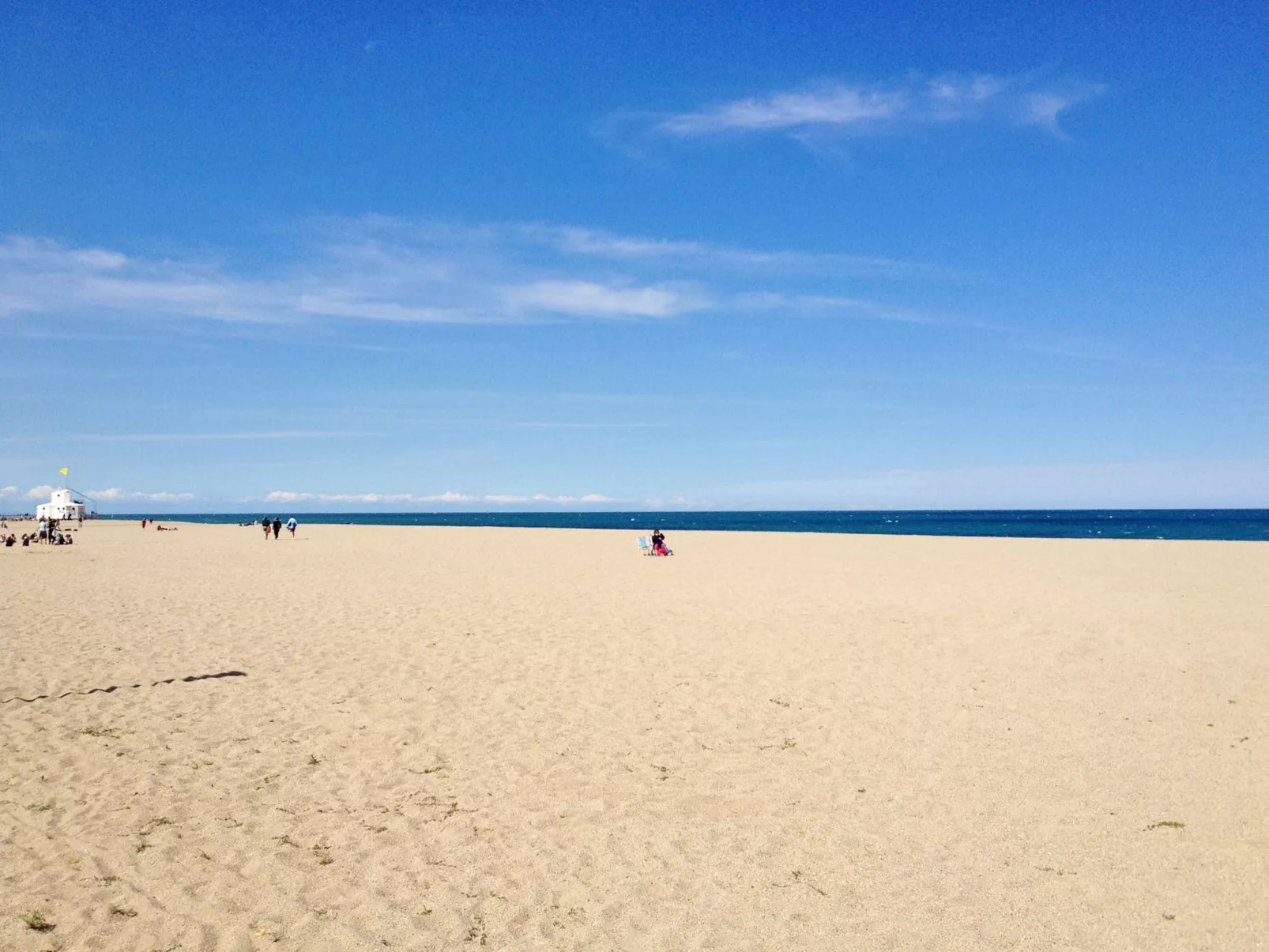 Le Central Beach-Area