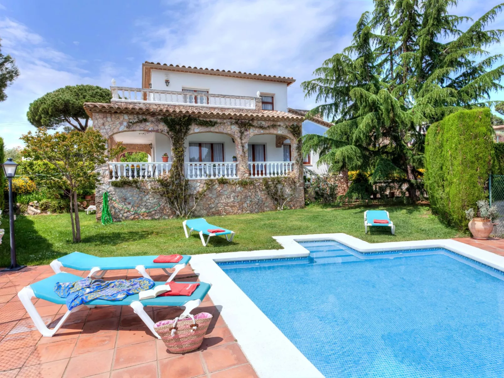 Mas Vila-Outside