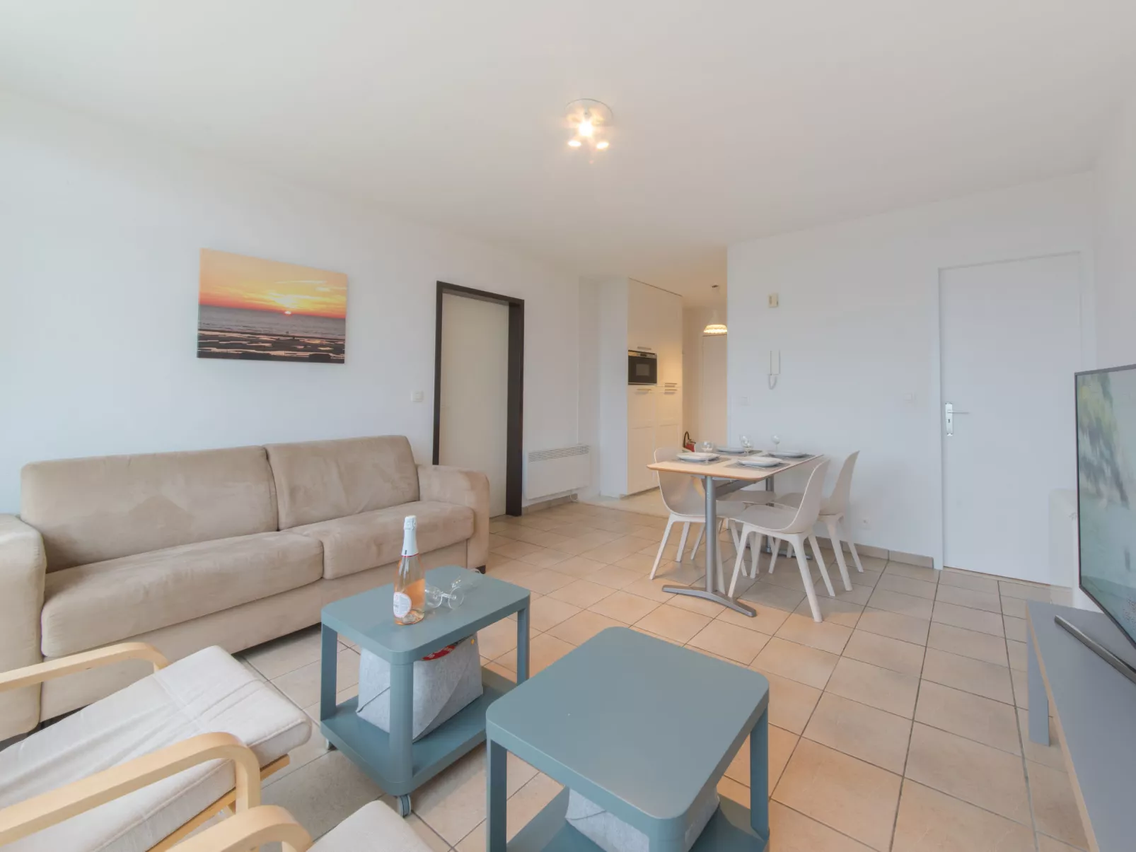Seaview 2-Inside