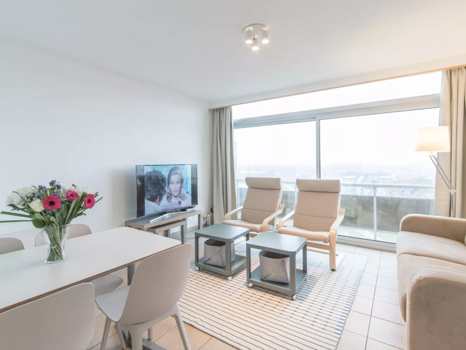 Seaview 2-Inside