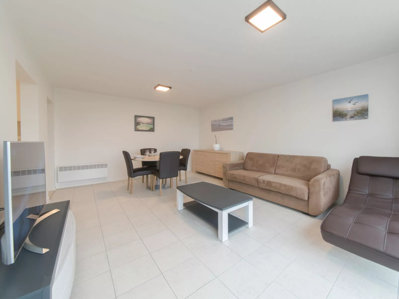 Seaview 4-Inside