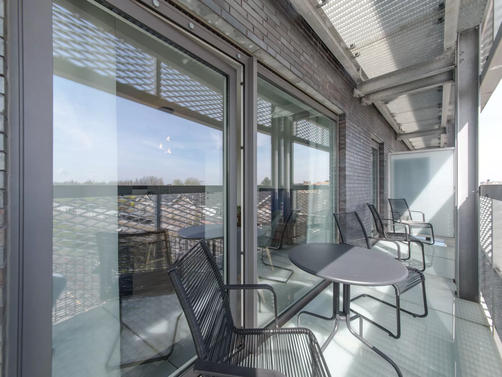 Railway to the Beach with balcony-Outside