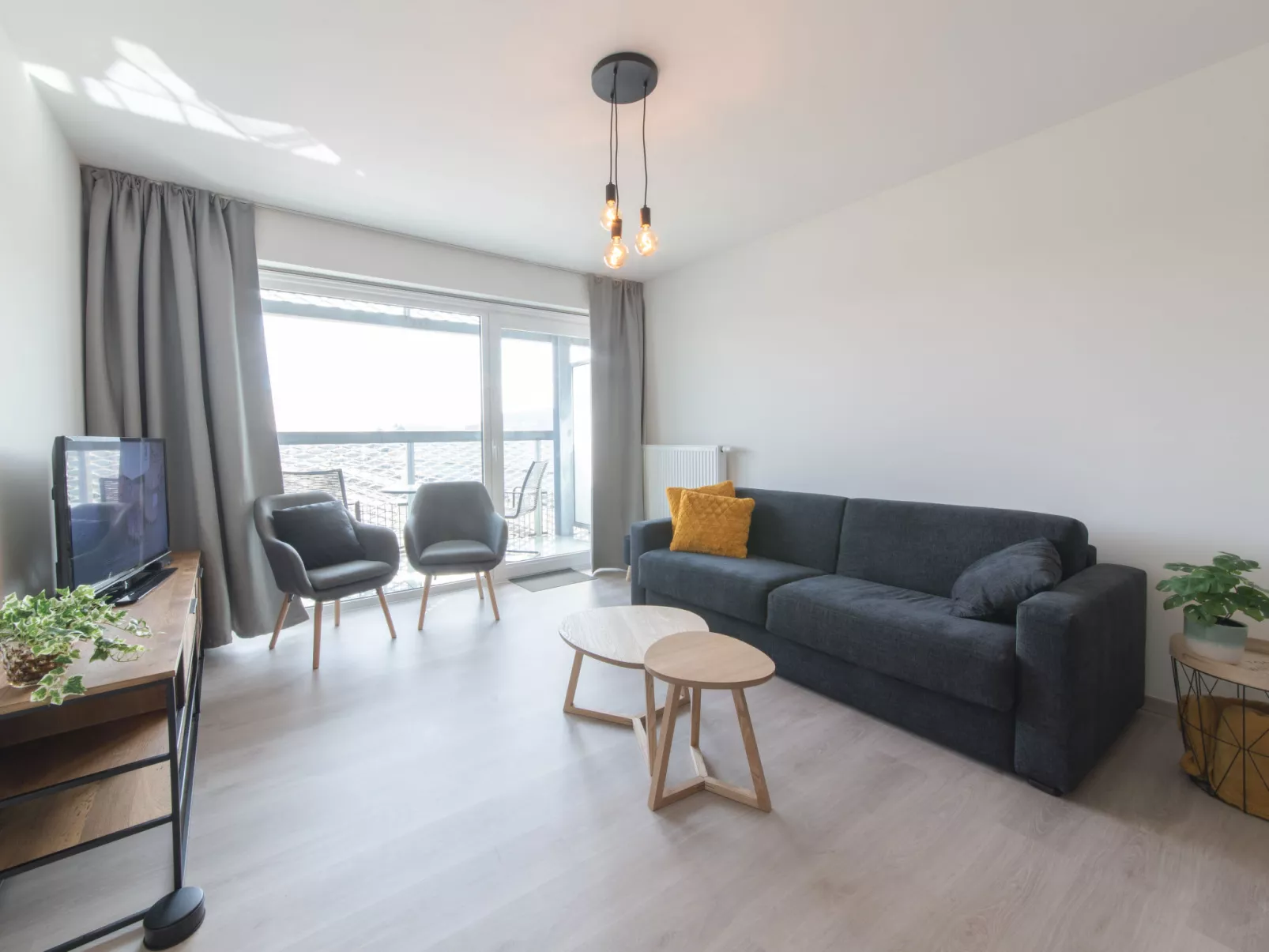 Railway to the Beach with balcony-Inside