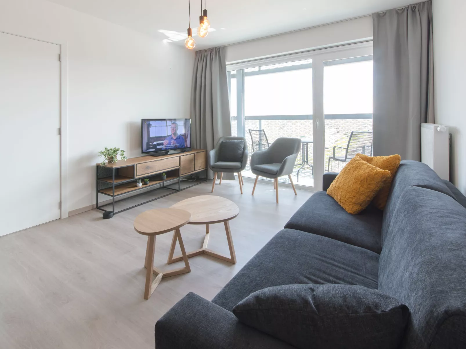 Railway to the Beach with balcony-Inside