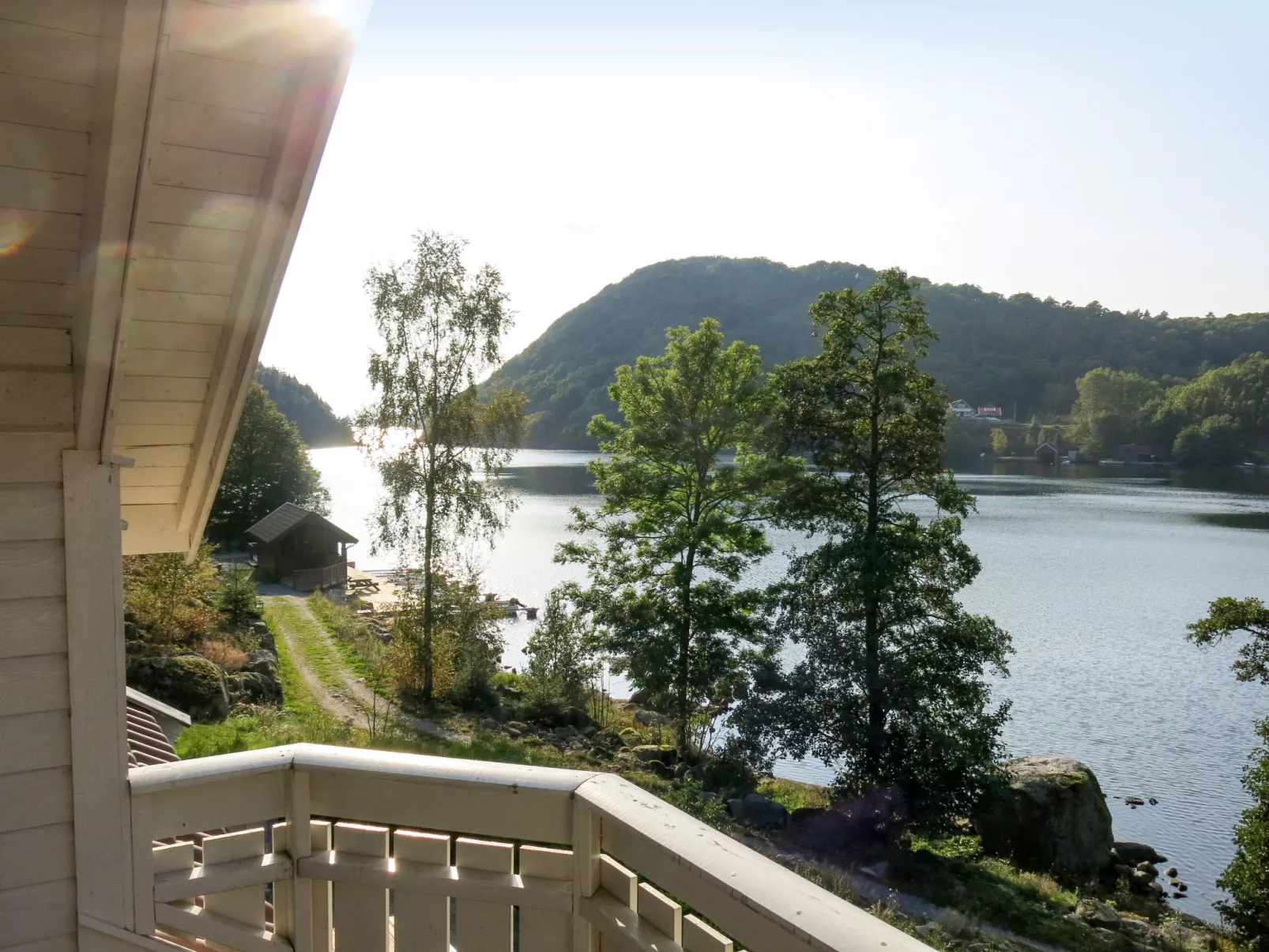 Naudøyna-Outside