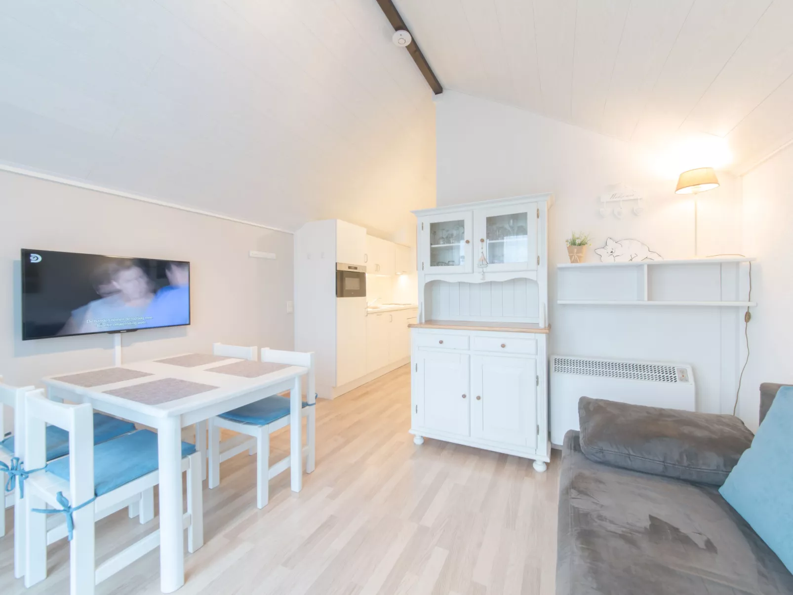Luna with parking and shared pool-Inside