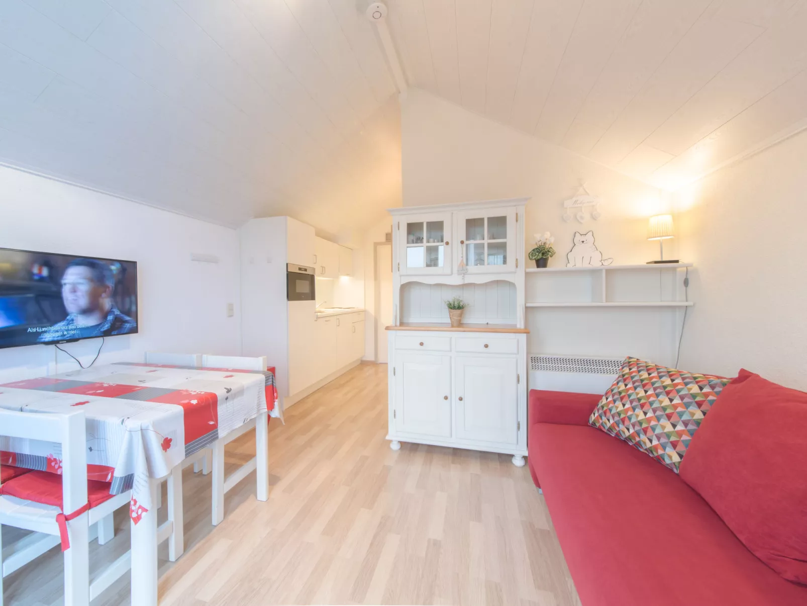 Dina with parking and shared pool-Inside