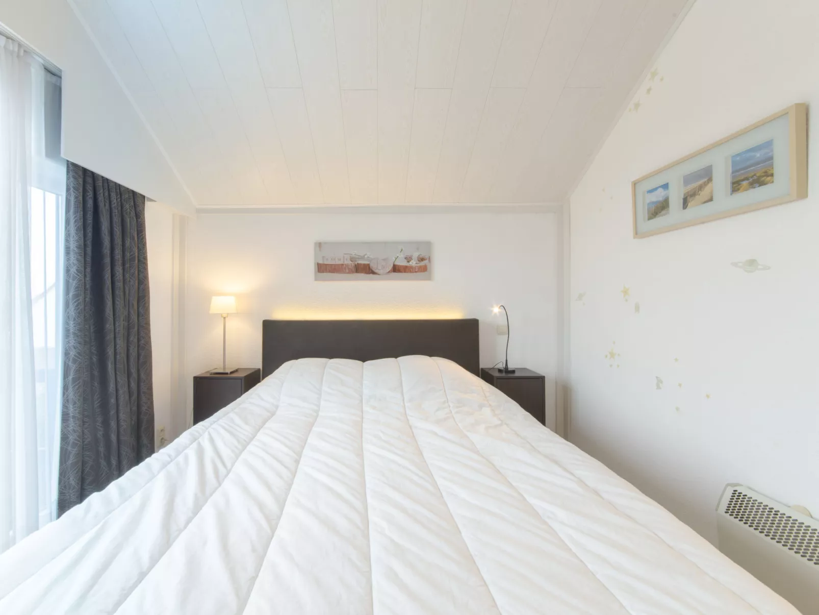 Dina with parking and shared pool-Inside