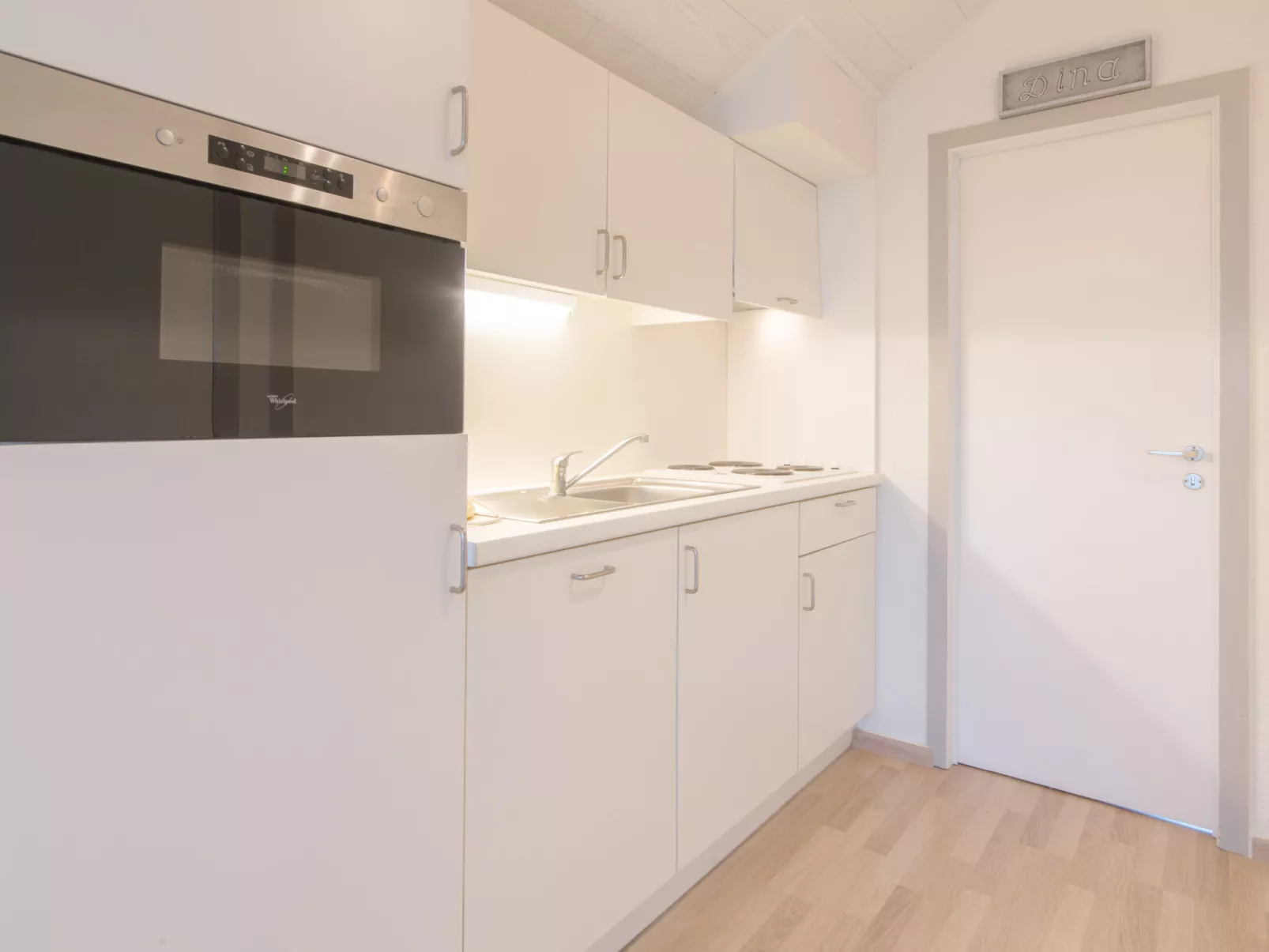 Dina with parking and shared pool-Inside