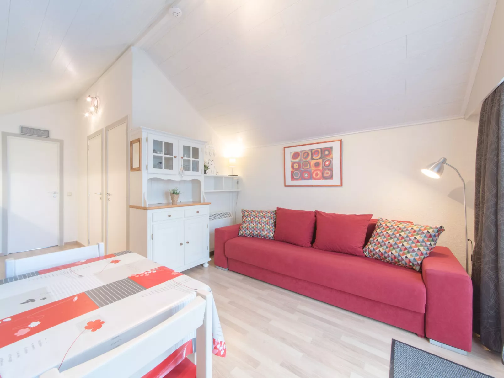 Dina with parking and shared pool-Inside
