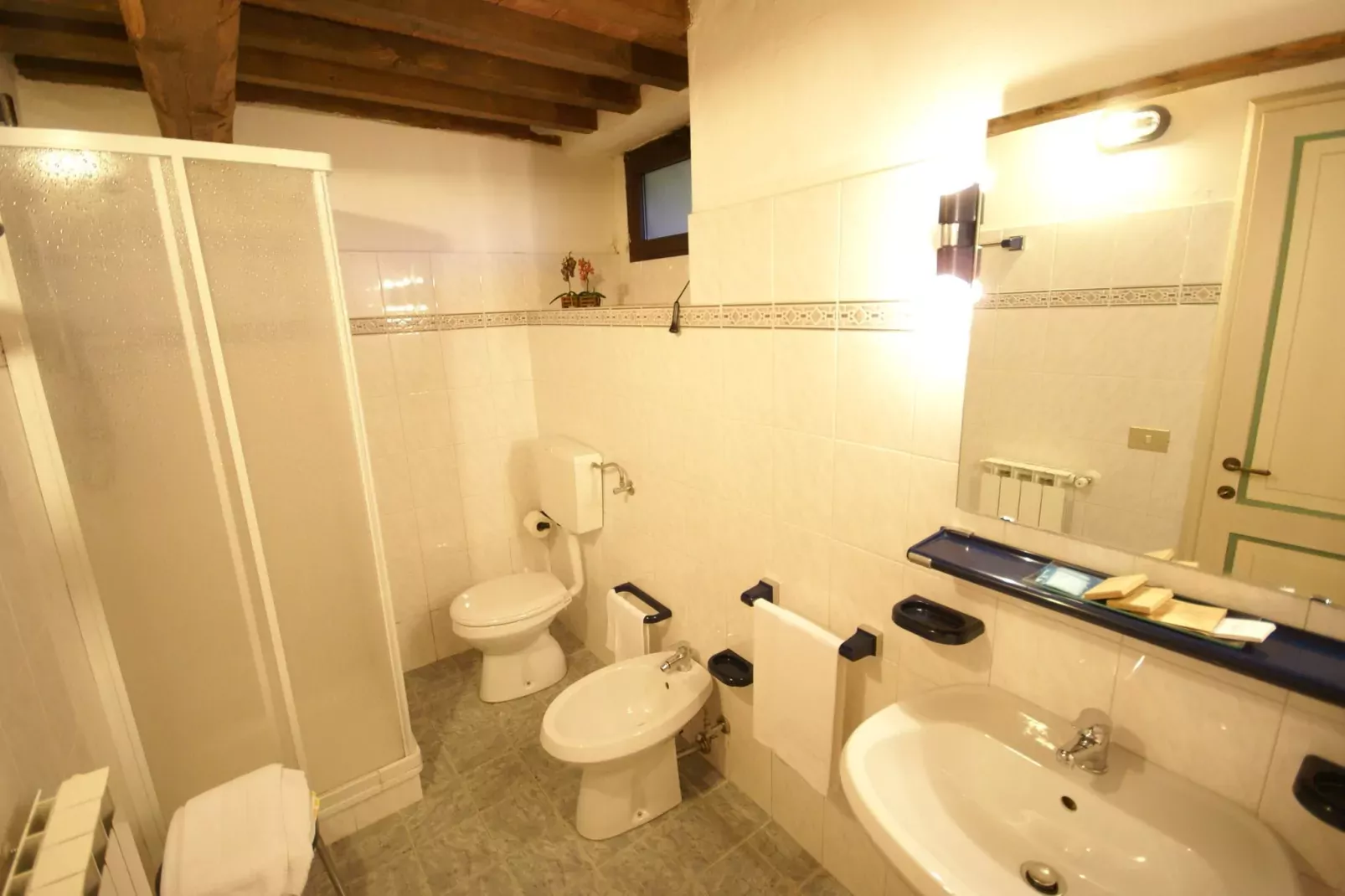 Vaschi Due Trilo Cinque-Bathroom