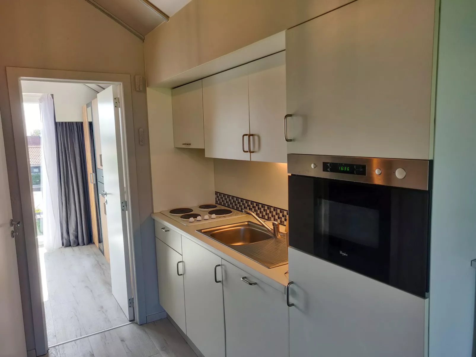 La Bella Vita parking and shared pool-Inside