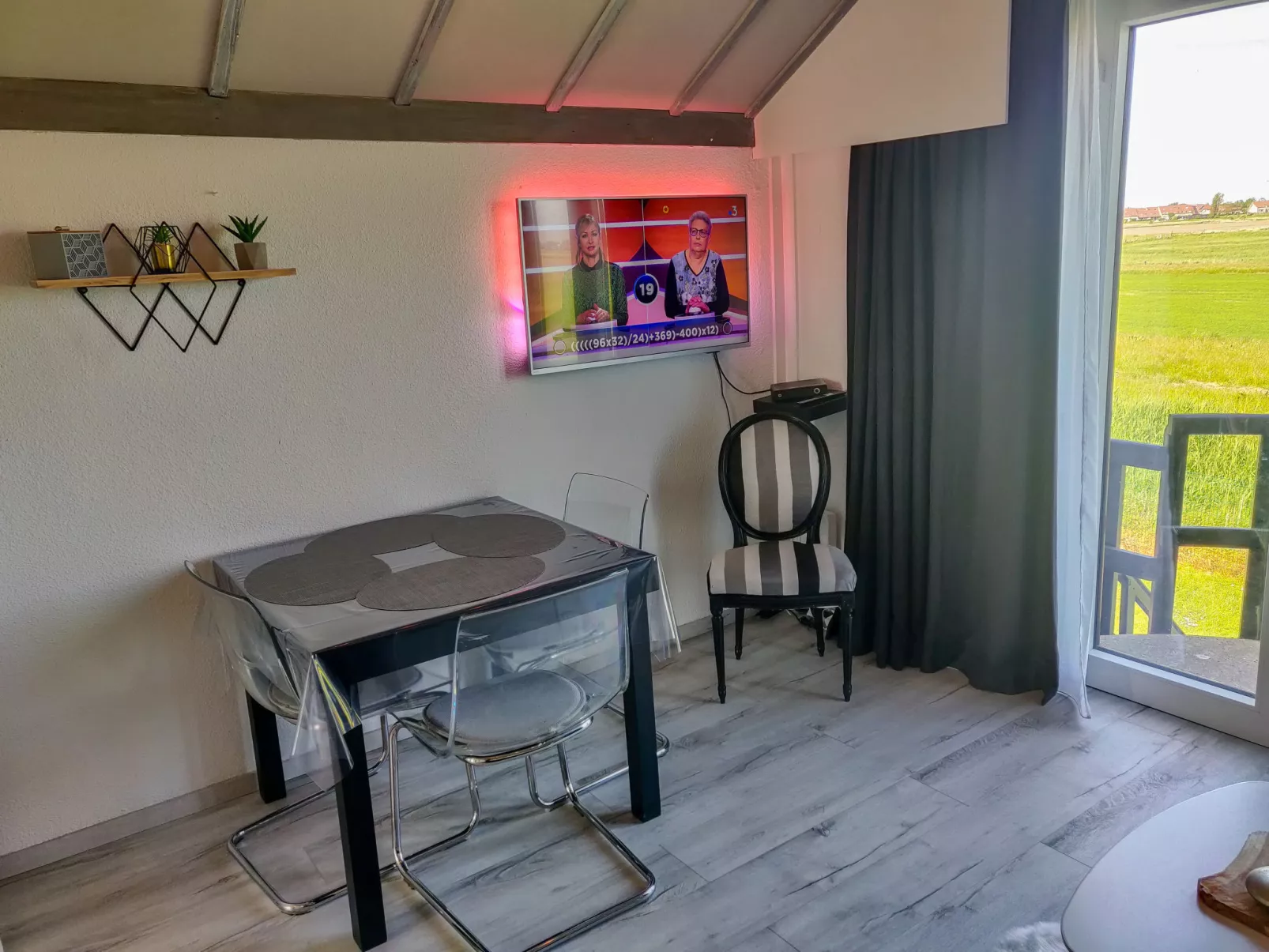 La Bella Vita parking and shared pool-Inside
