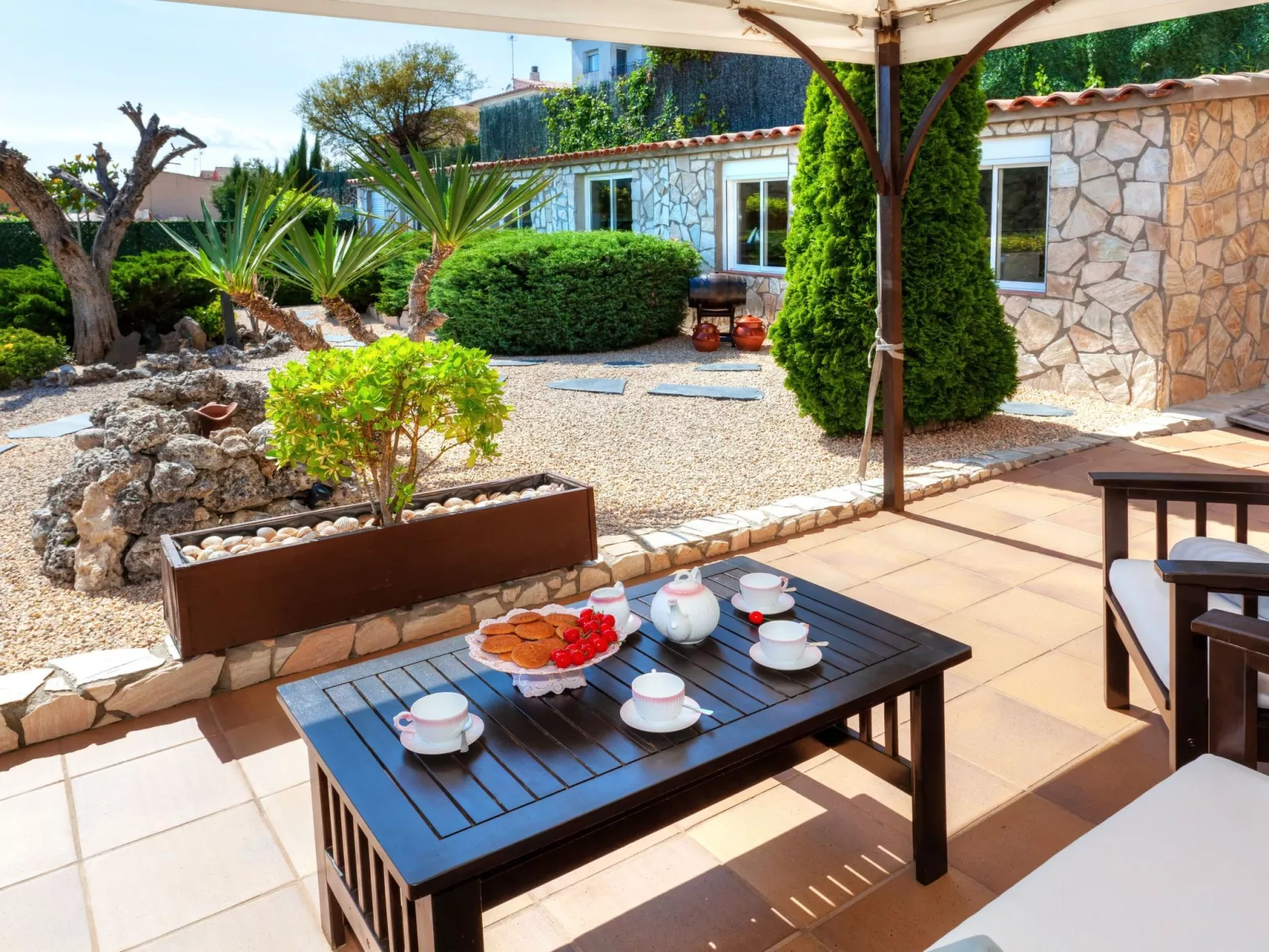 Capricho-Outside