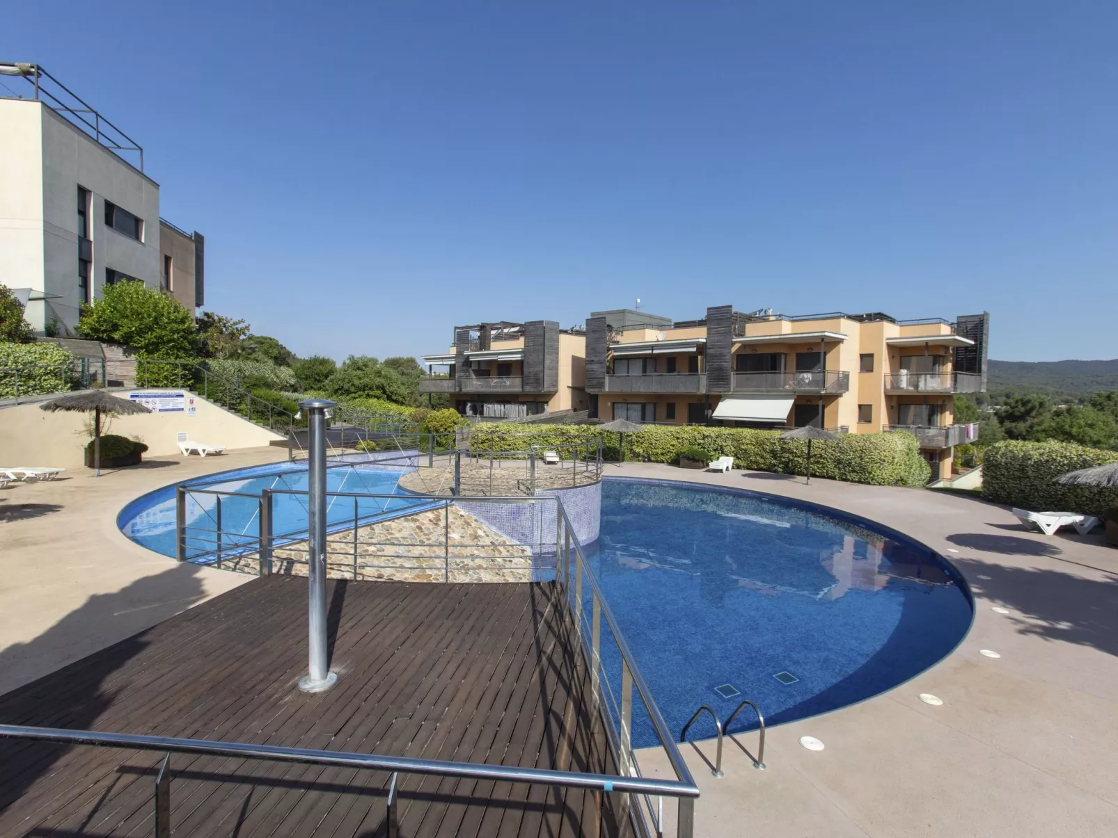 Lloret Garden-Outside