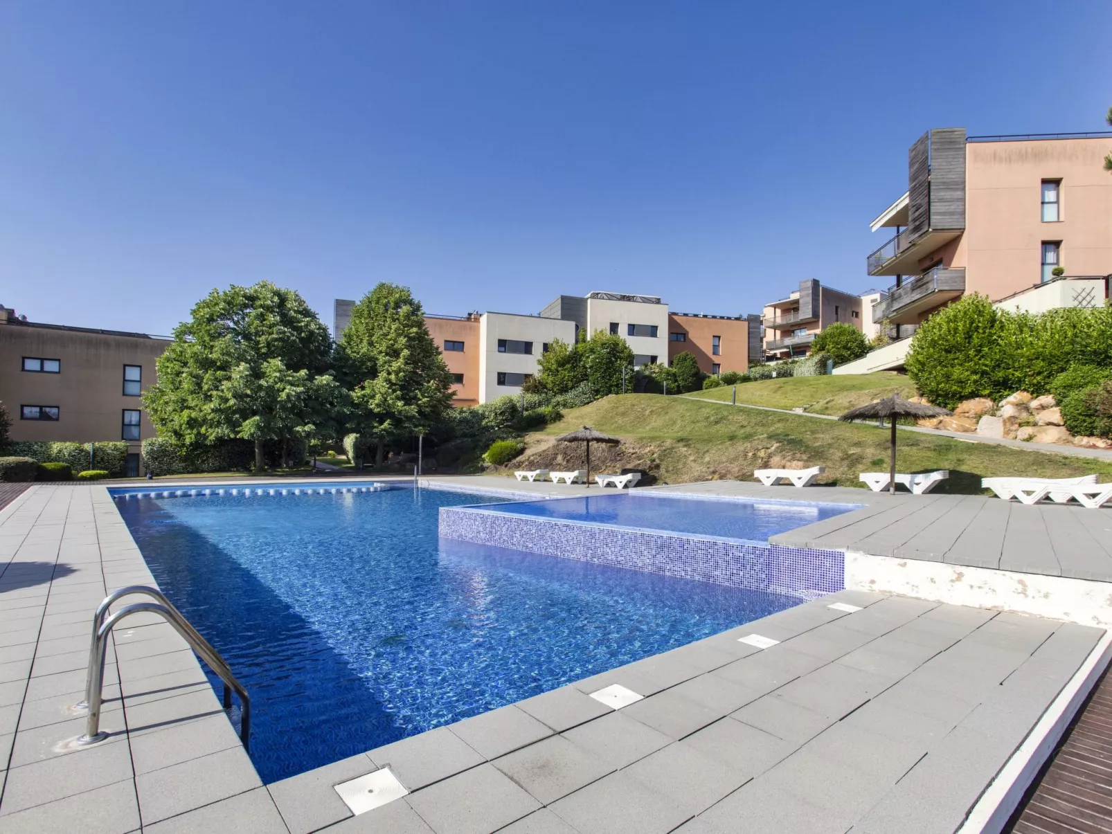Lloret Garden-Outside