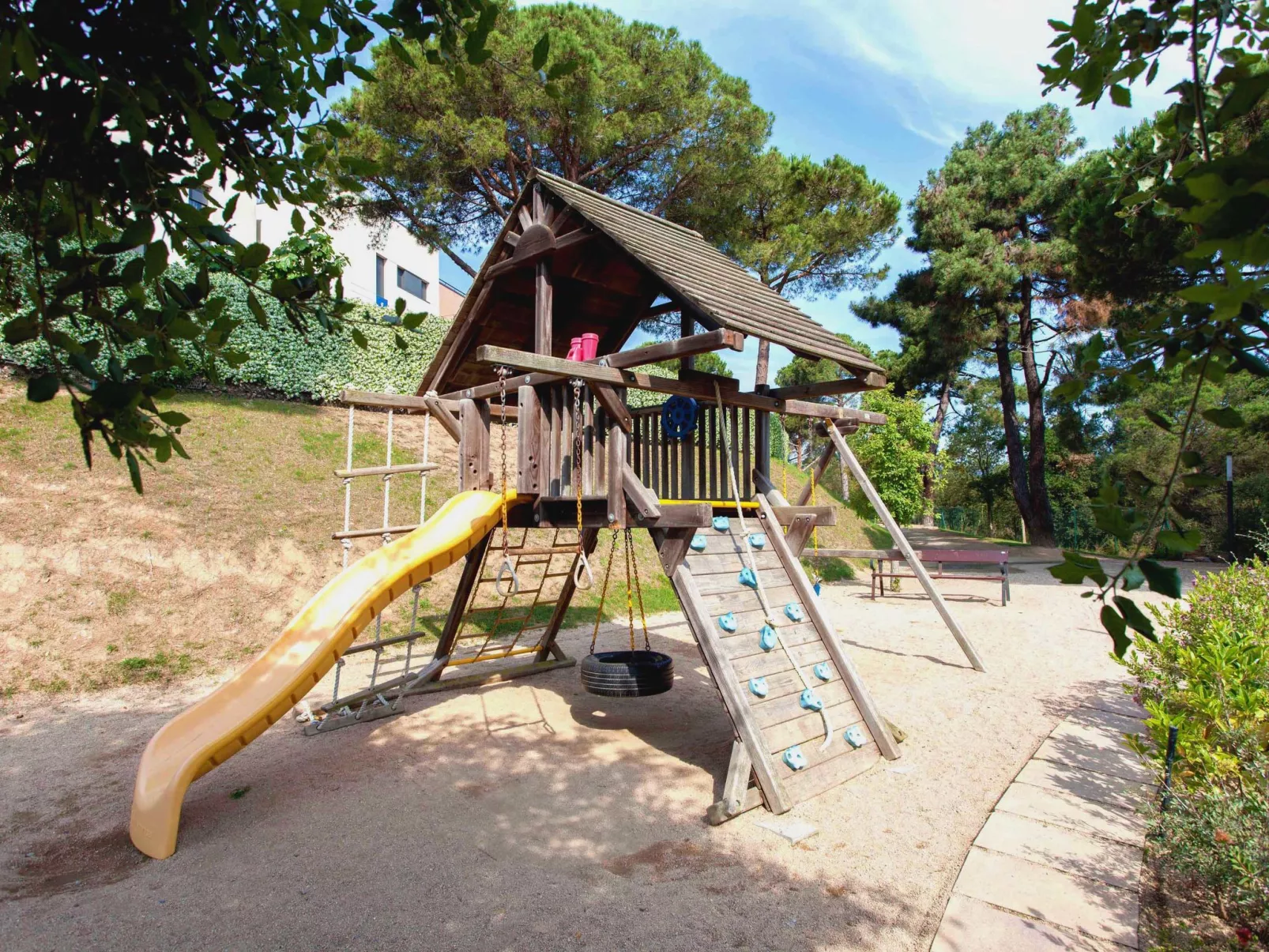 Lloret Garden-Outside