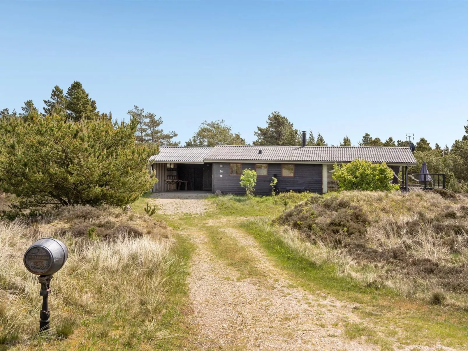 "Arjuna" - 3.8km from the sea-Outside