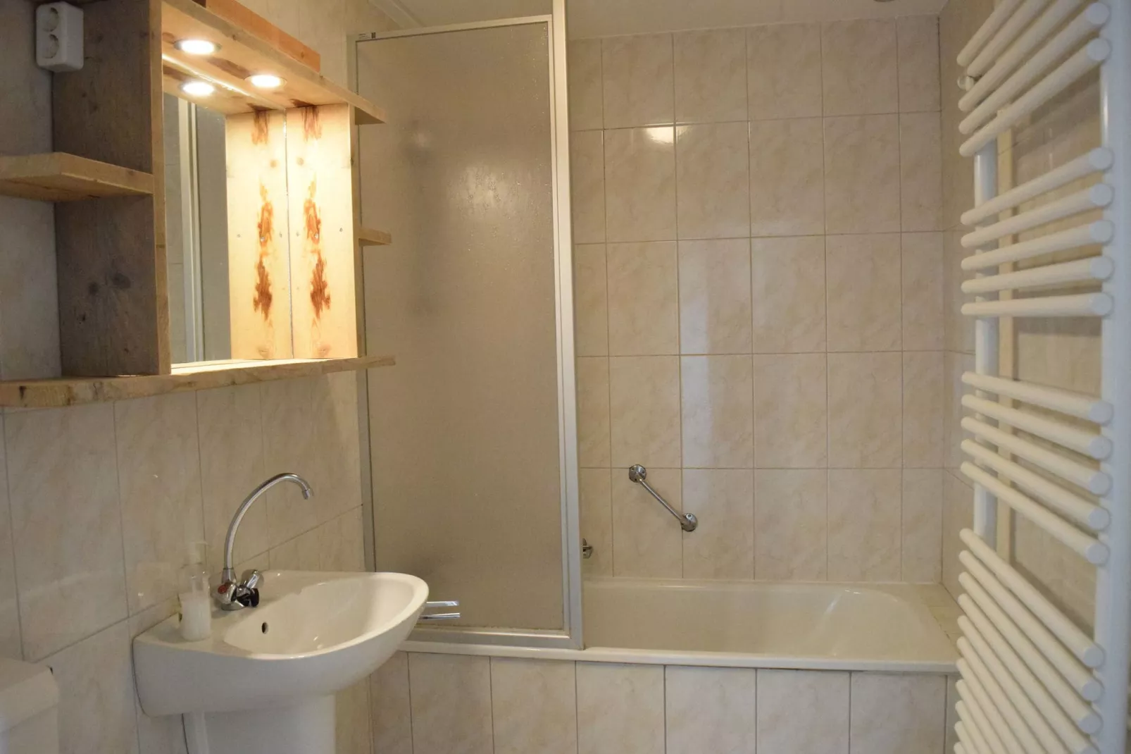 Recreatiepark de Boshoek 14-Bathroom