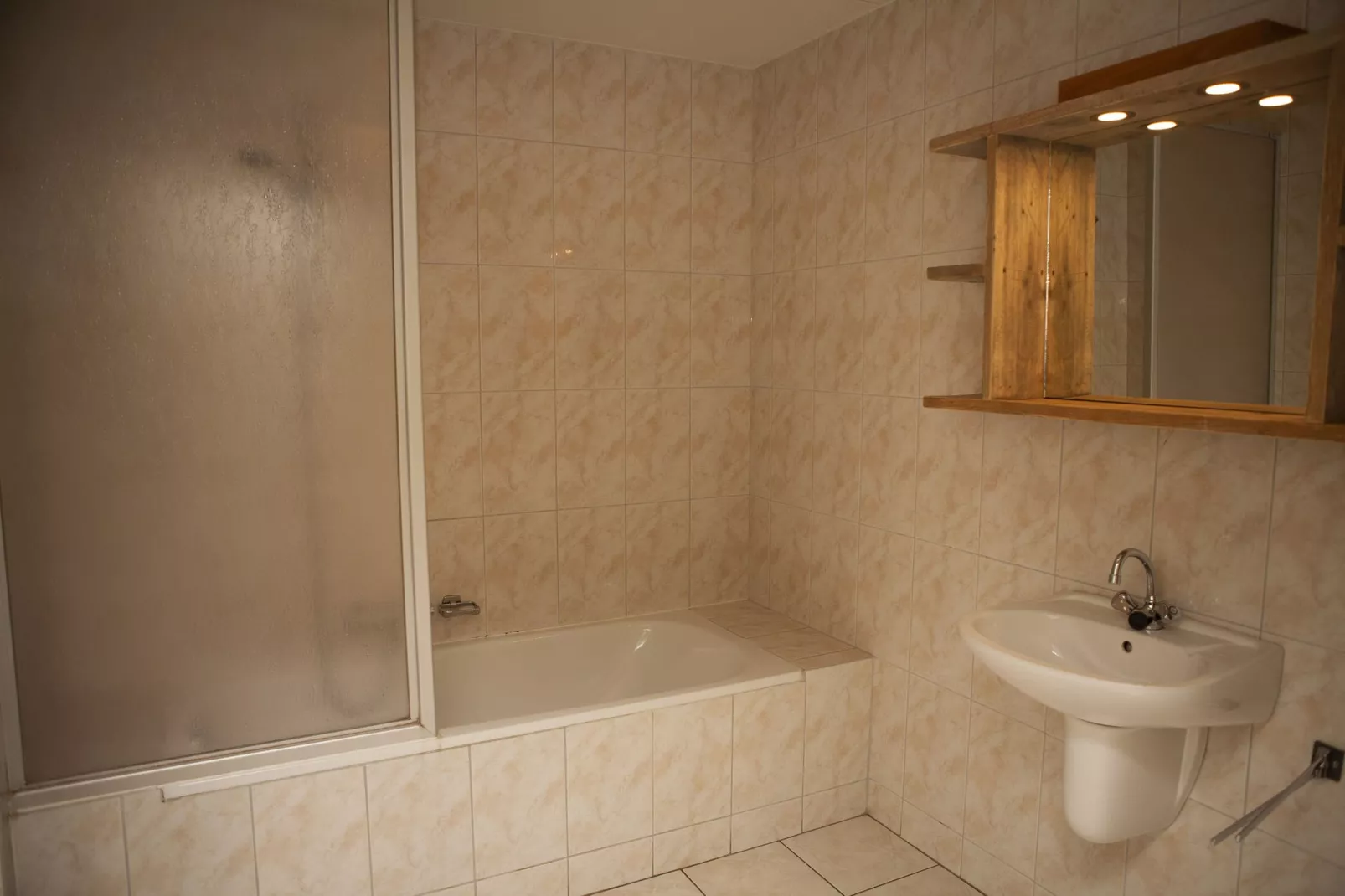Recreatiepark de Boshoek 14-Bathroom