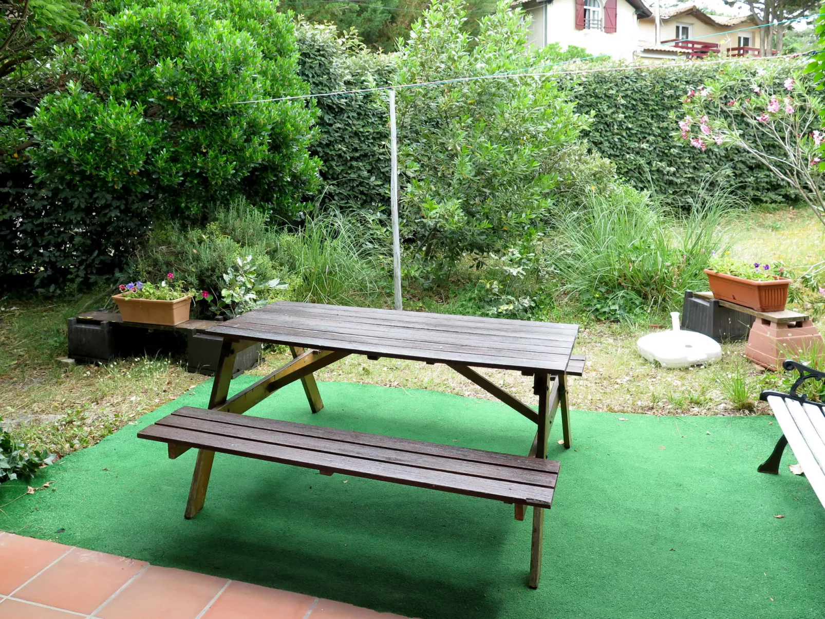Petite Ramaline-Outside