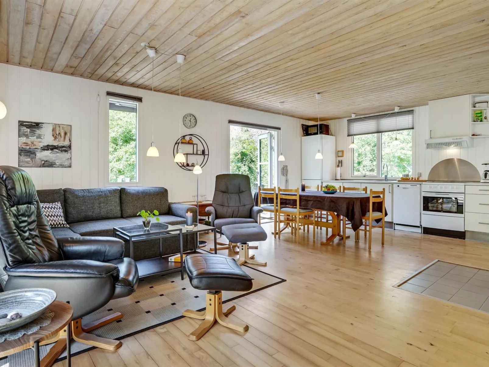 "Hunding" - 7km from the sea-Inside