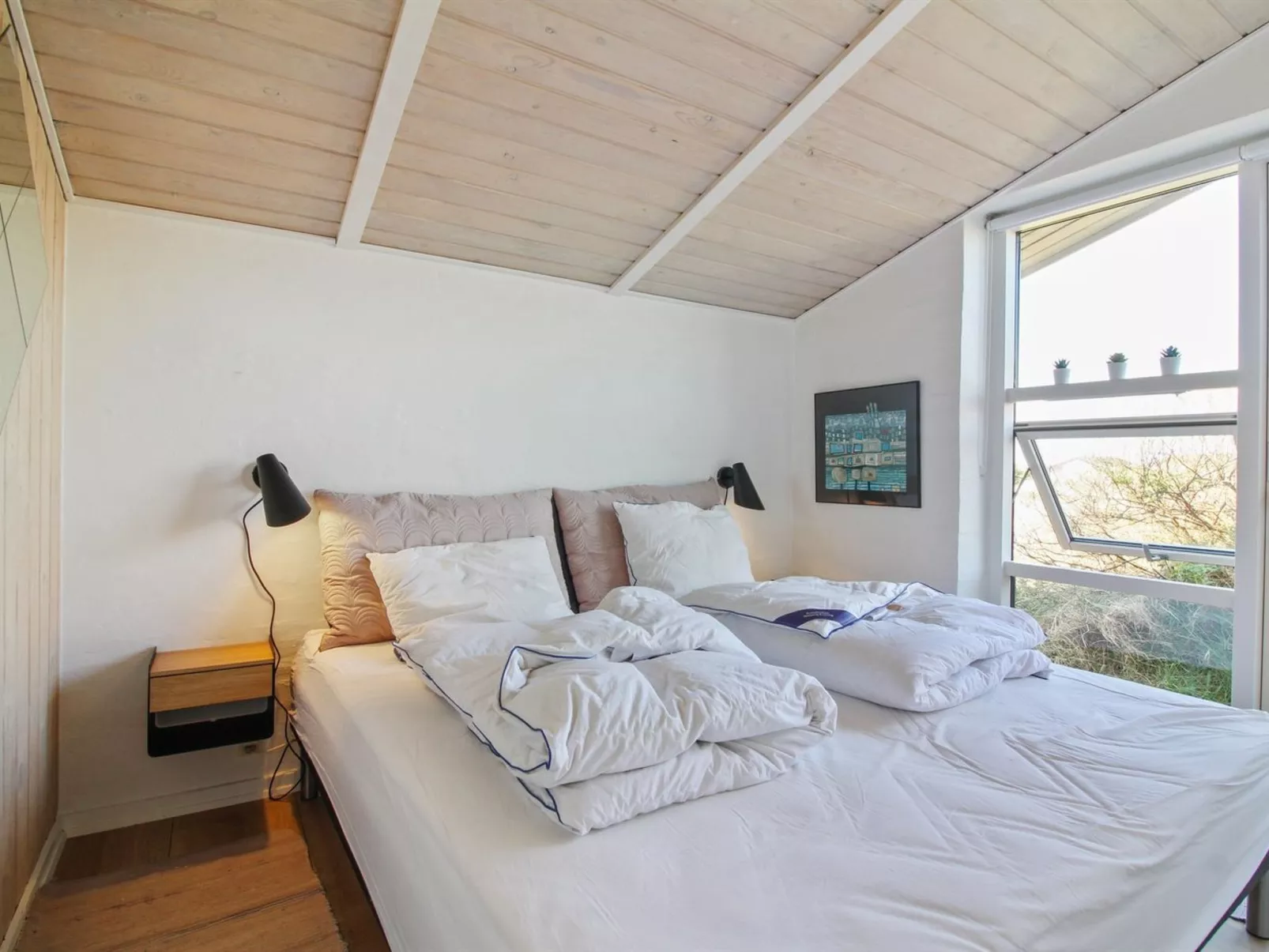 "Judeth" - 300m from the sea-Inside