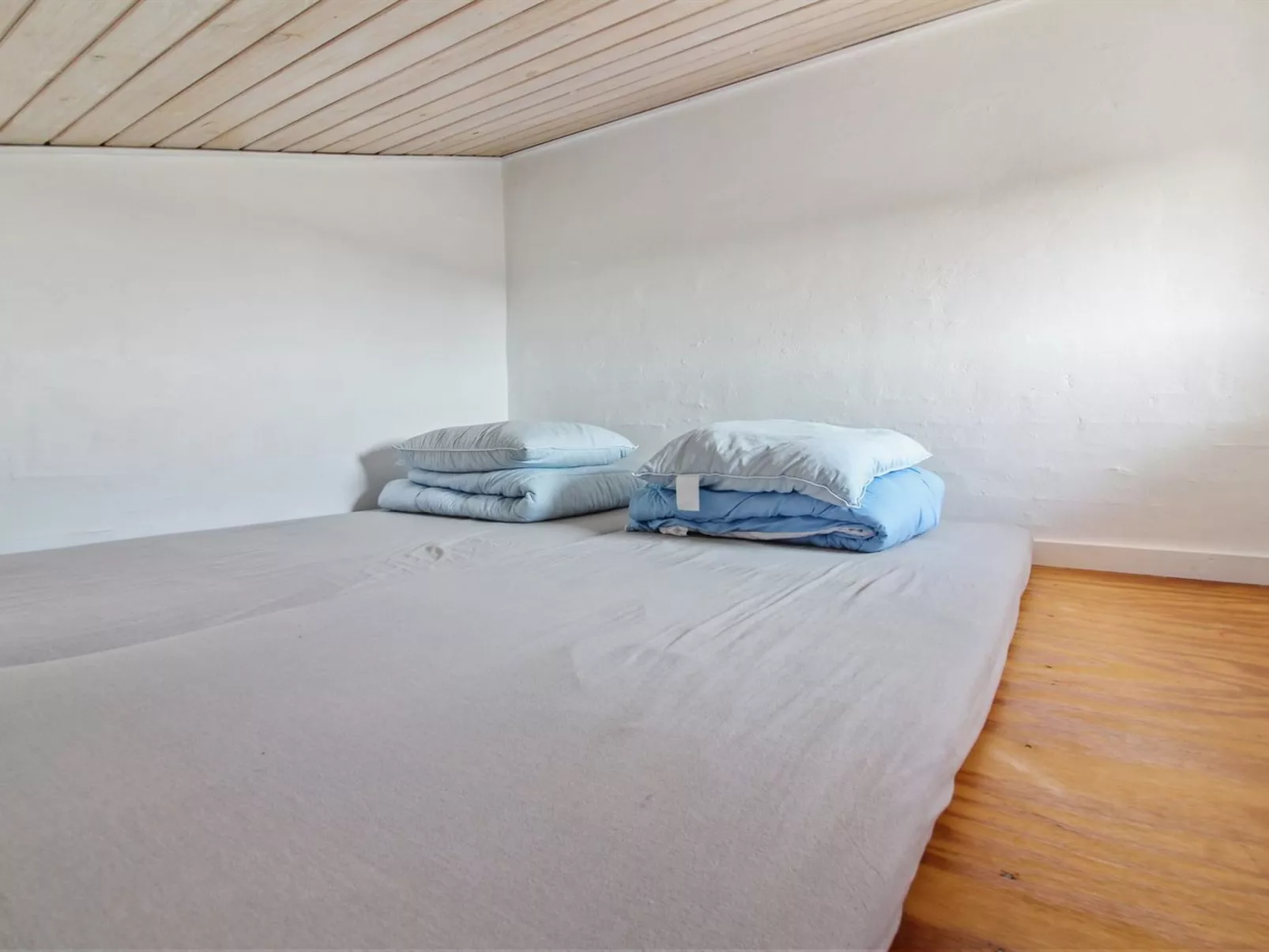 "Judeth" - 300m from the sea-Inside