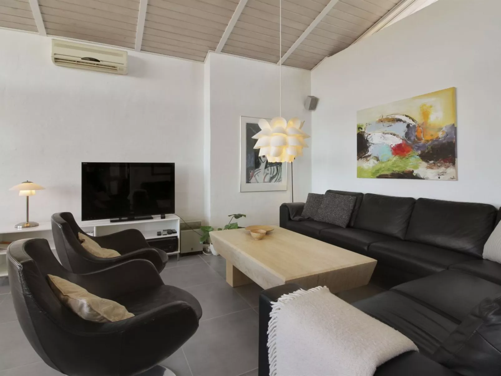 "Judeth" - 300m from the sea-Inside